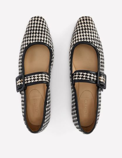 Vic Chisel Toe Mary Janes-White/Black-5