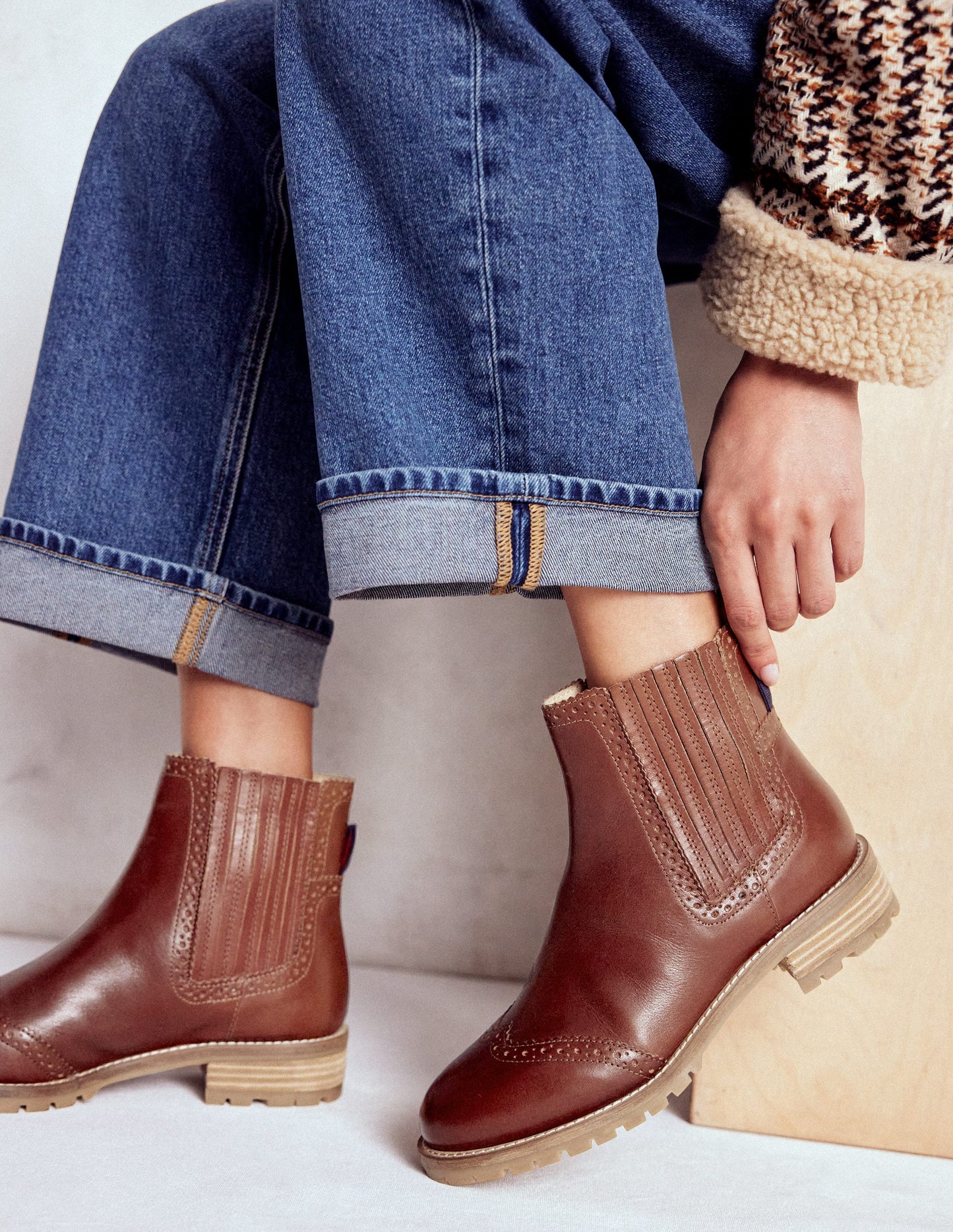 Brogue Detail Chelsea Boots-Tan