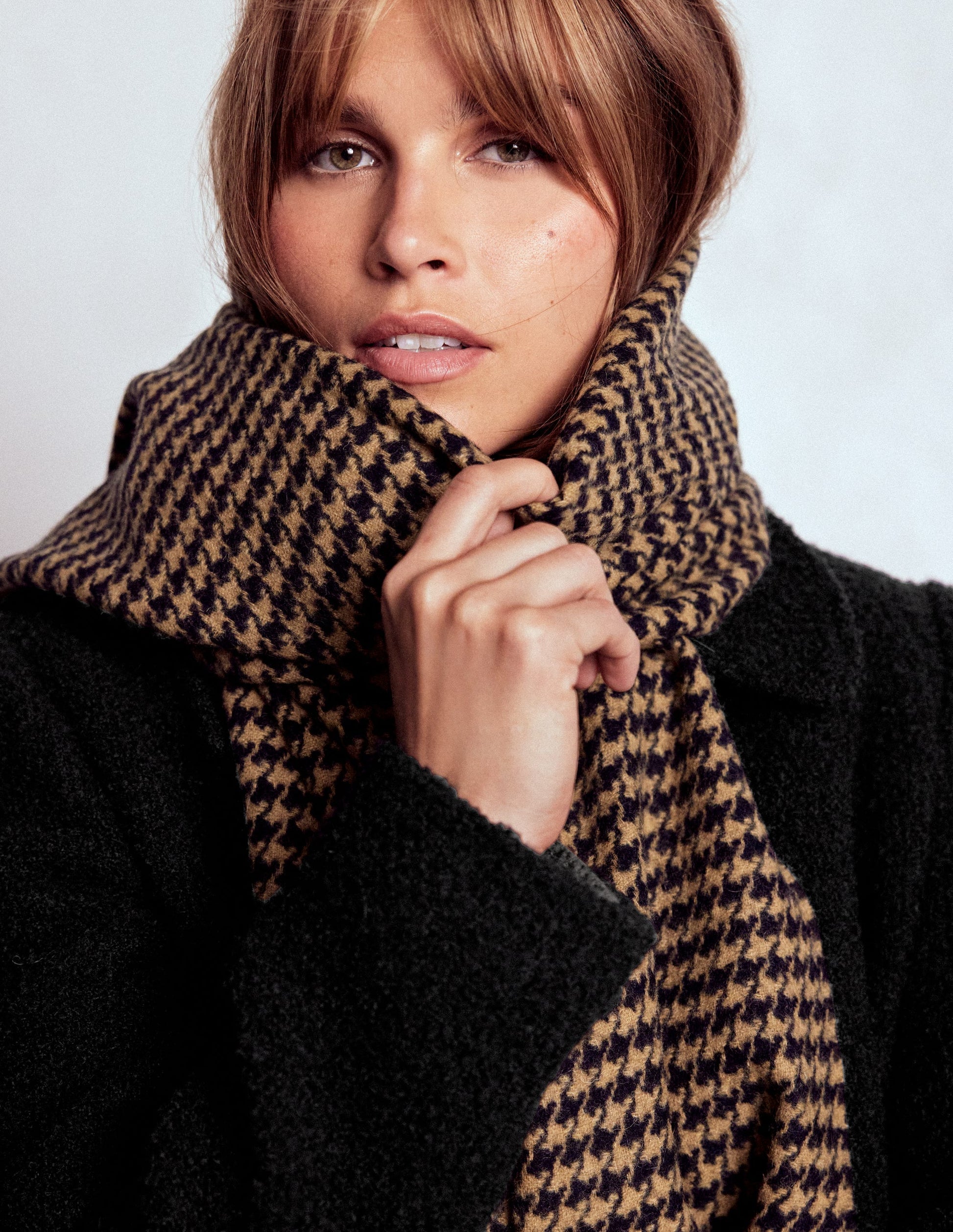 Houndstooth Blanket Scarf-Natural/Navy-2