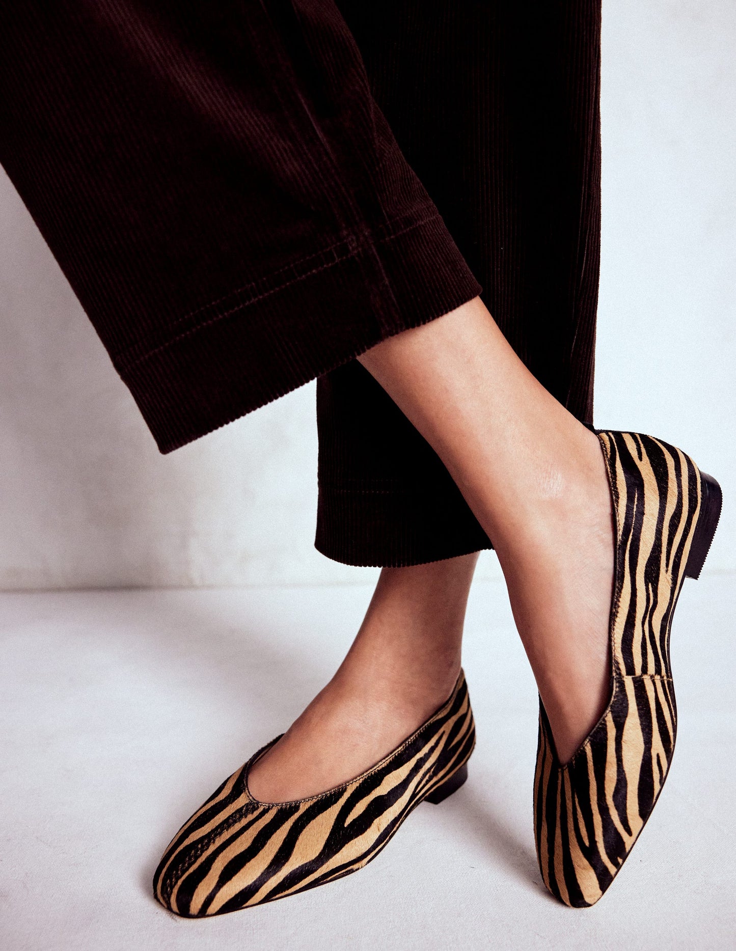 High Cut Stitch Detail Flats-Black/White