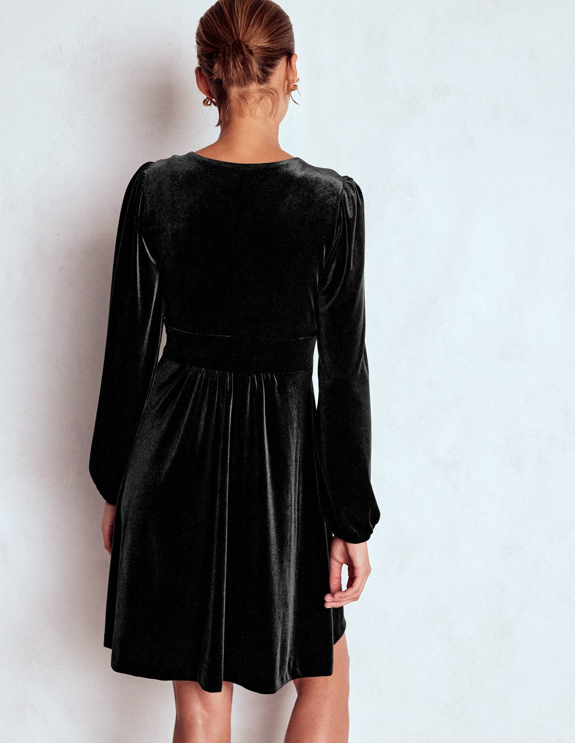 Boden Women's Jocelyn Short Velvet Dress in Black | Size 8 Boden Women's Jocelyn Short Velvet Dress in Black | Size 8