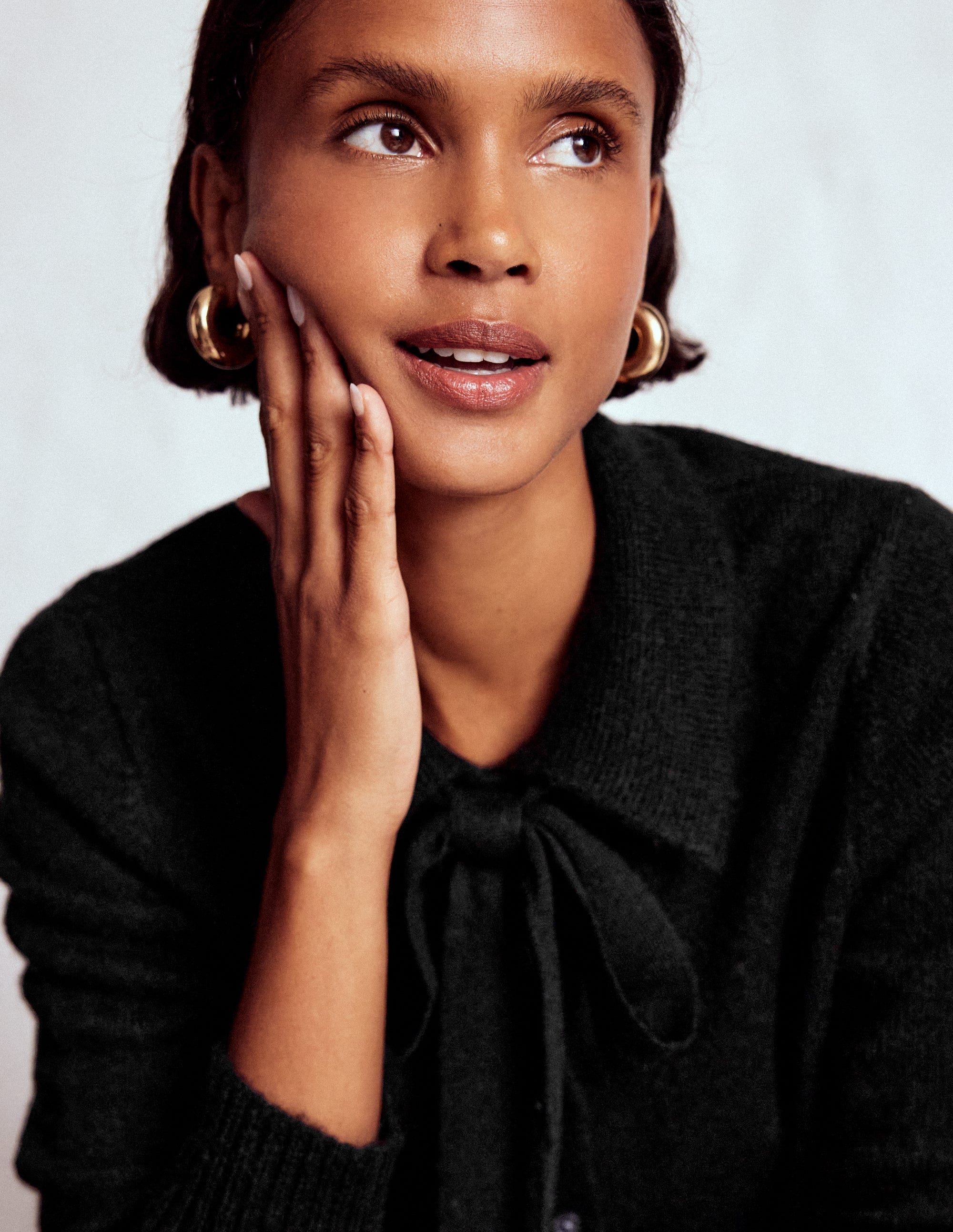 現行 美品✨FOXEY EVELYN CARDIGAN シルク 黒 38 44643 Evelyn Cardigan – FOXEY 公式オンラインブティック