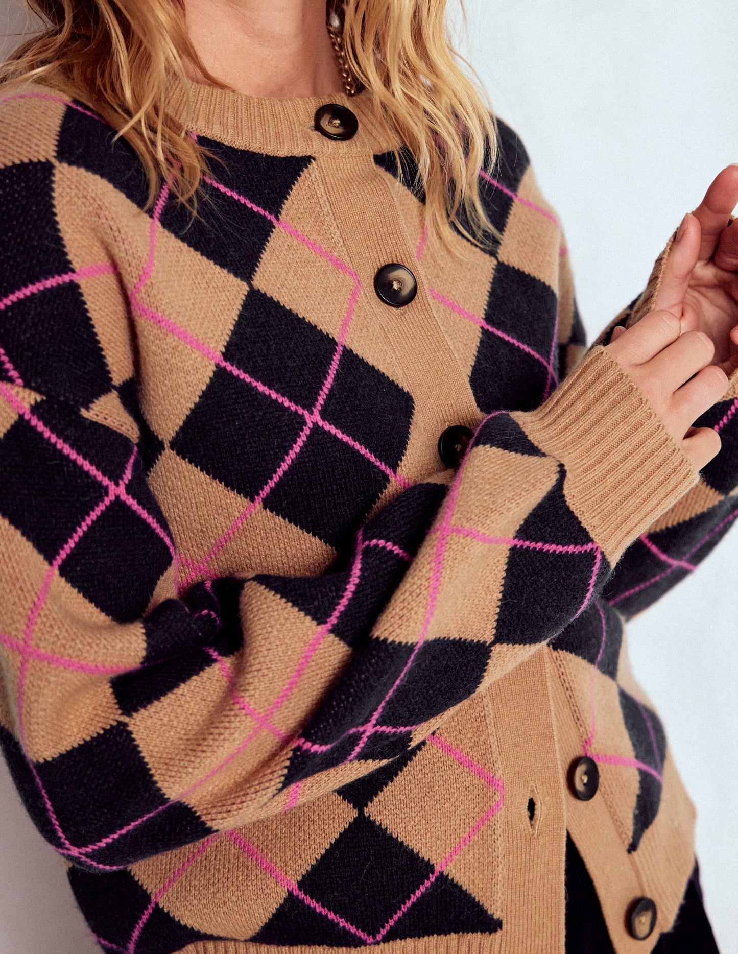 Abi Jacquard Cardigan-Camel, Navy Argyle