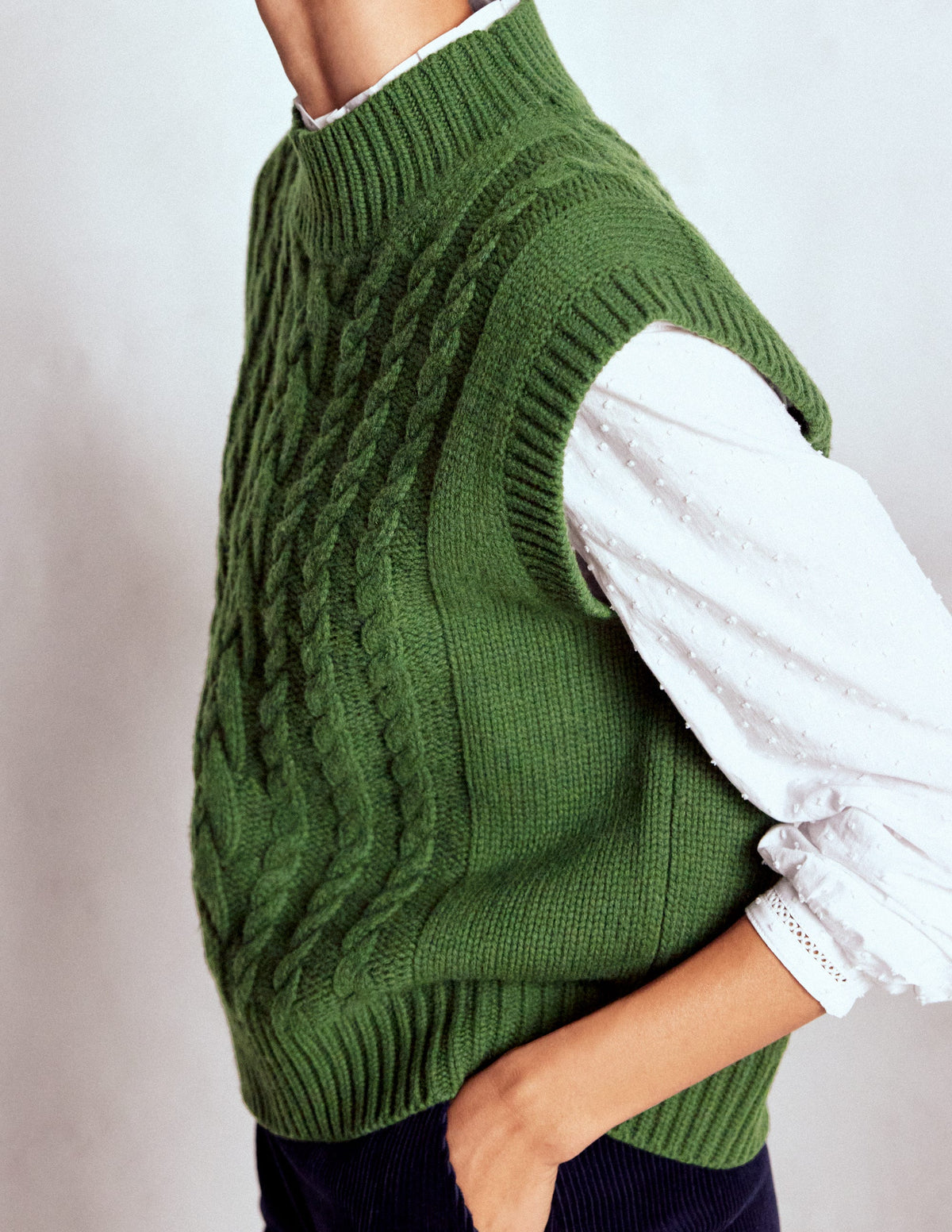 Amara Merino Cable Vest-Green Fir - Image 3