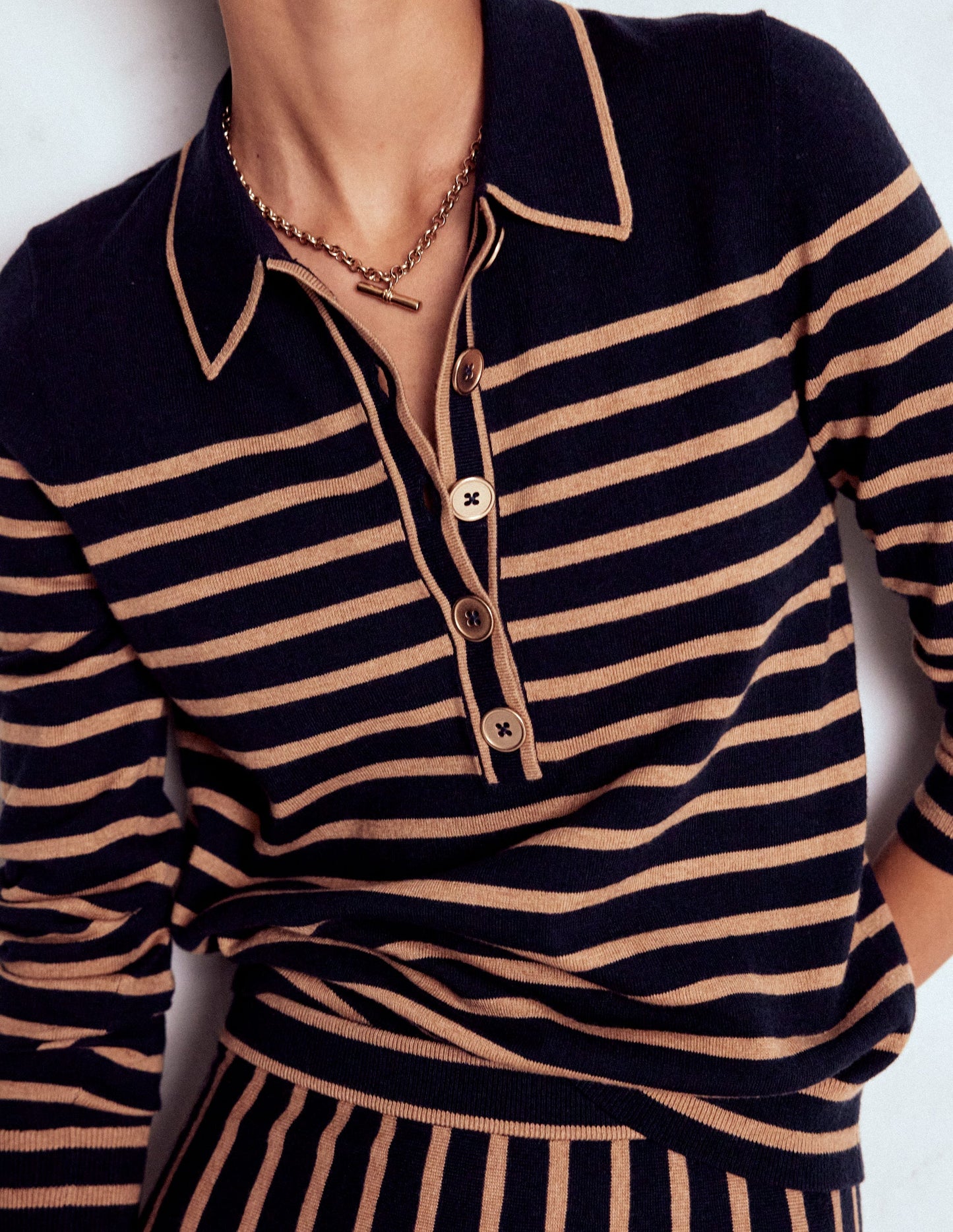 Liz Henley Jumper-Navy / Camel