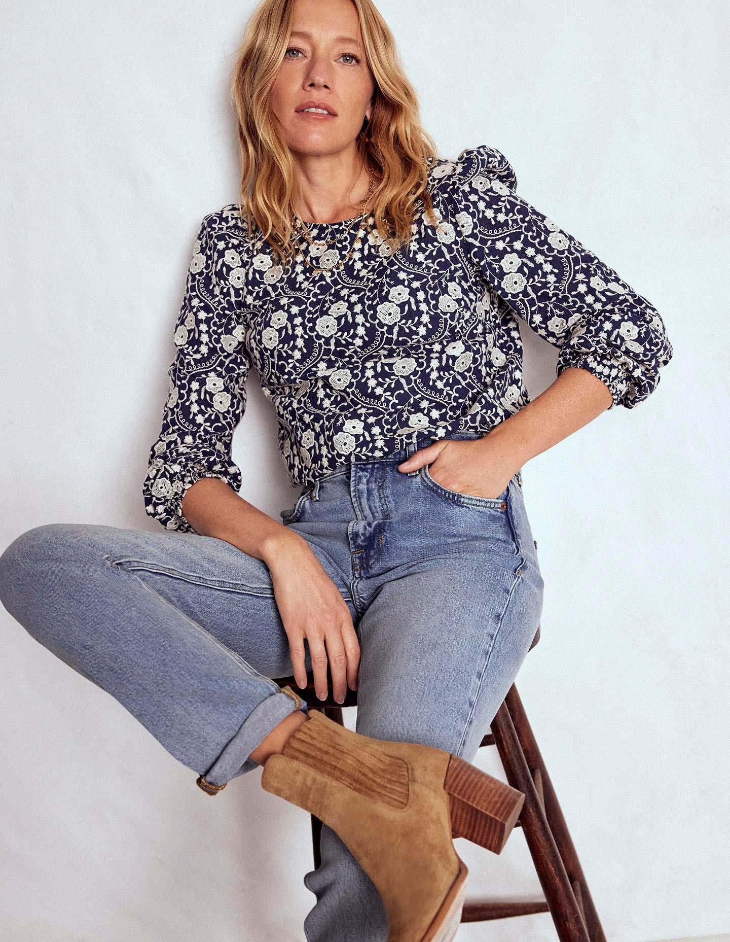 Girlfriend Jeans-Light Vintage - Image 1