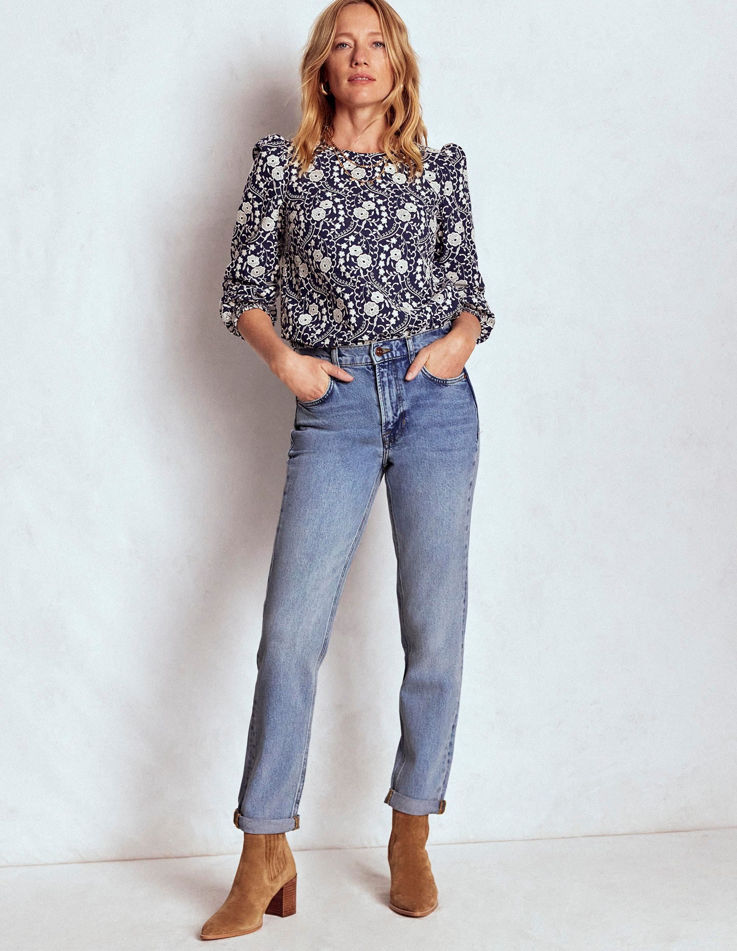 Girlfriend Jeans-Light Vintage - Image 5