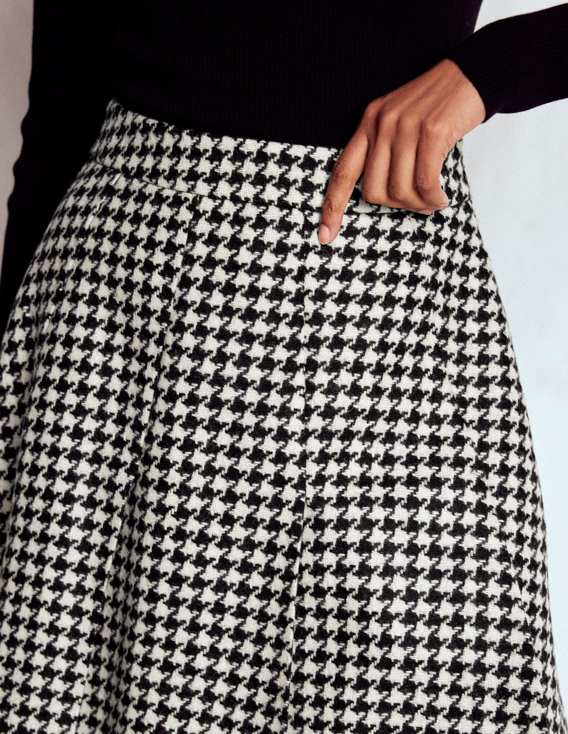 Flippy Wool Skirt-Black Dogstooth-2