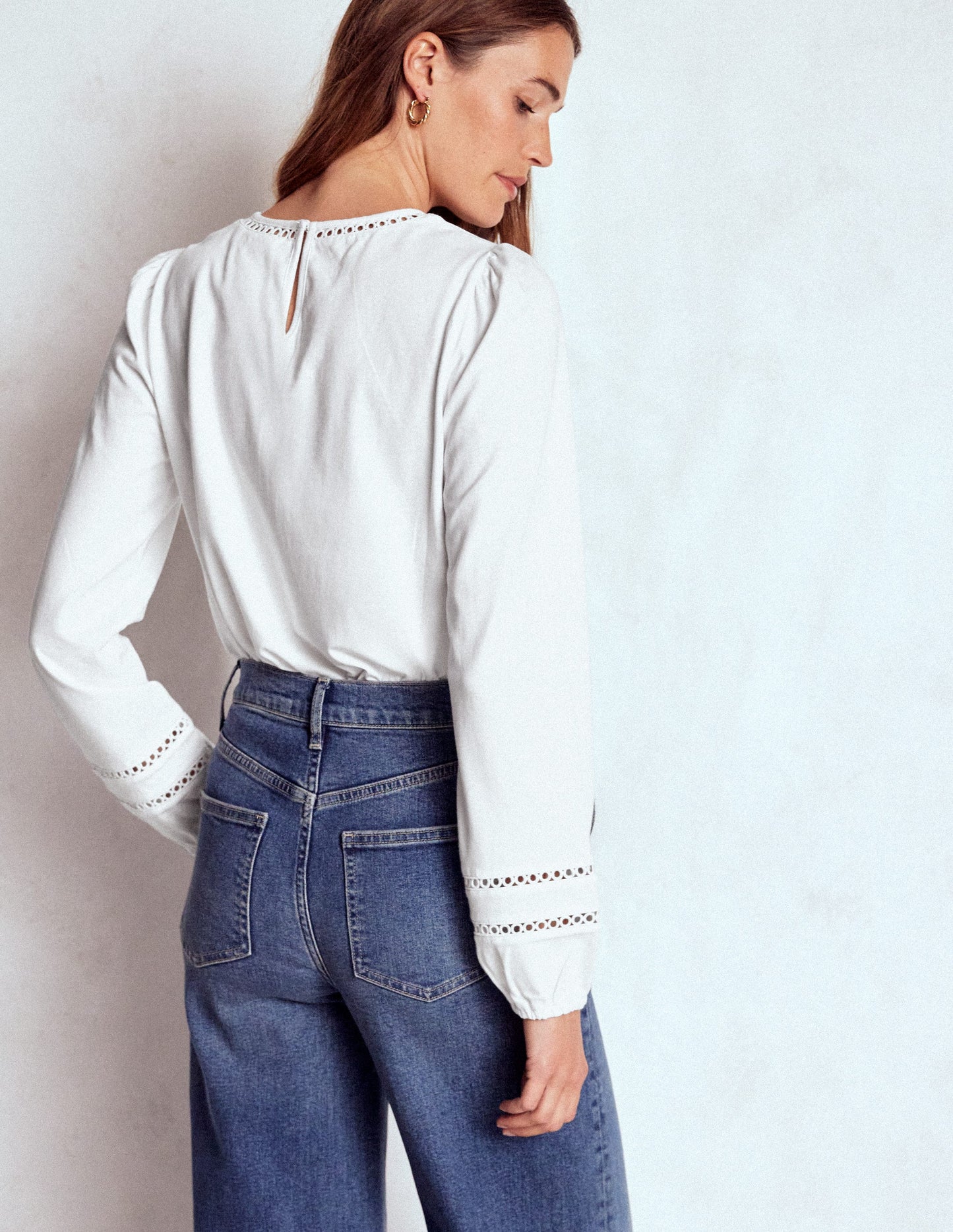 Flo Trim Detail Top-White