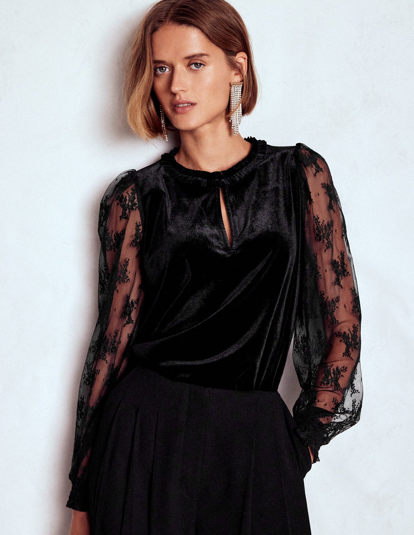 Mixed Media Puff Velvet Top-Black