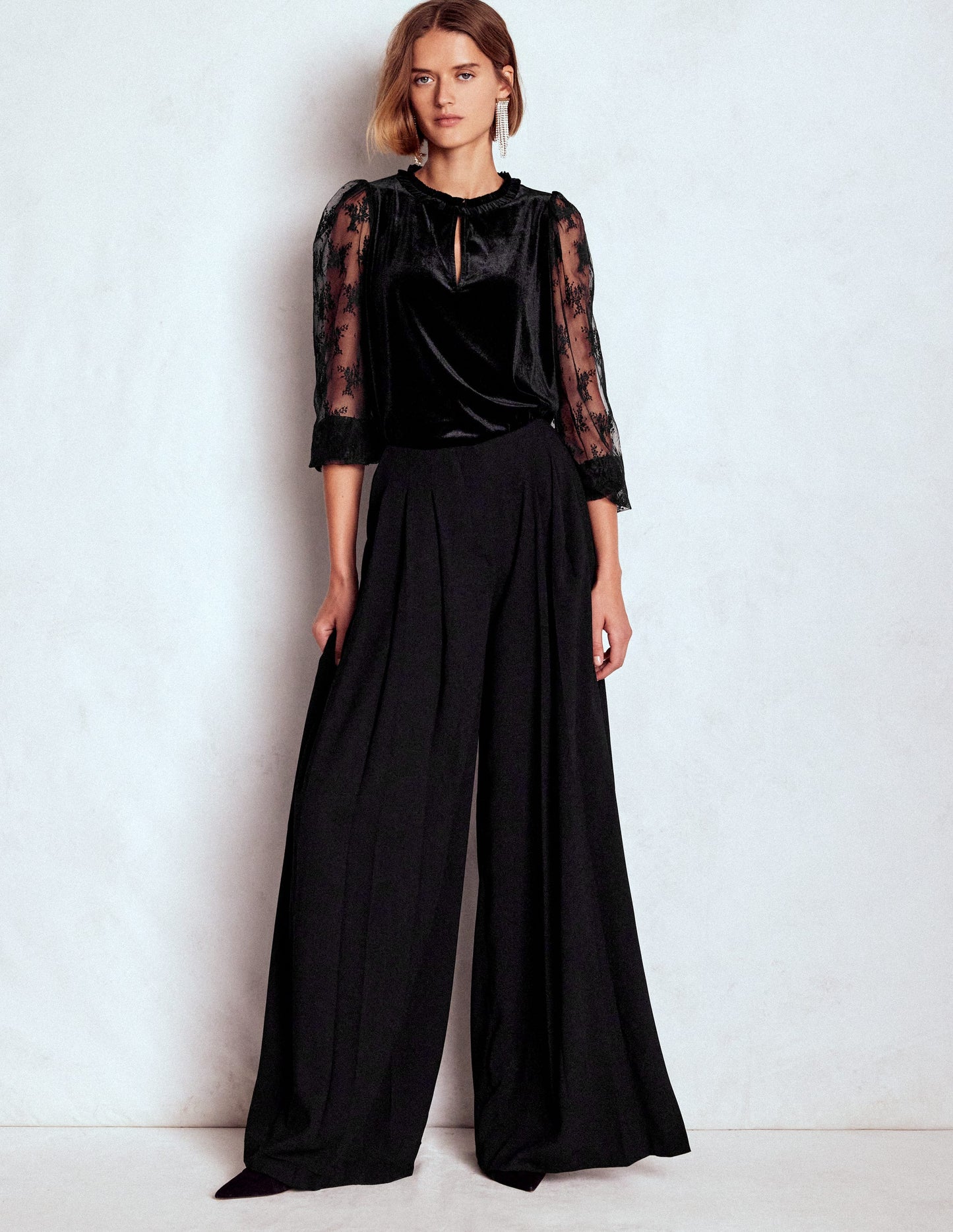 Mixed Media Puff Velvet Top-Black