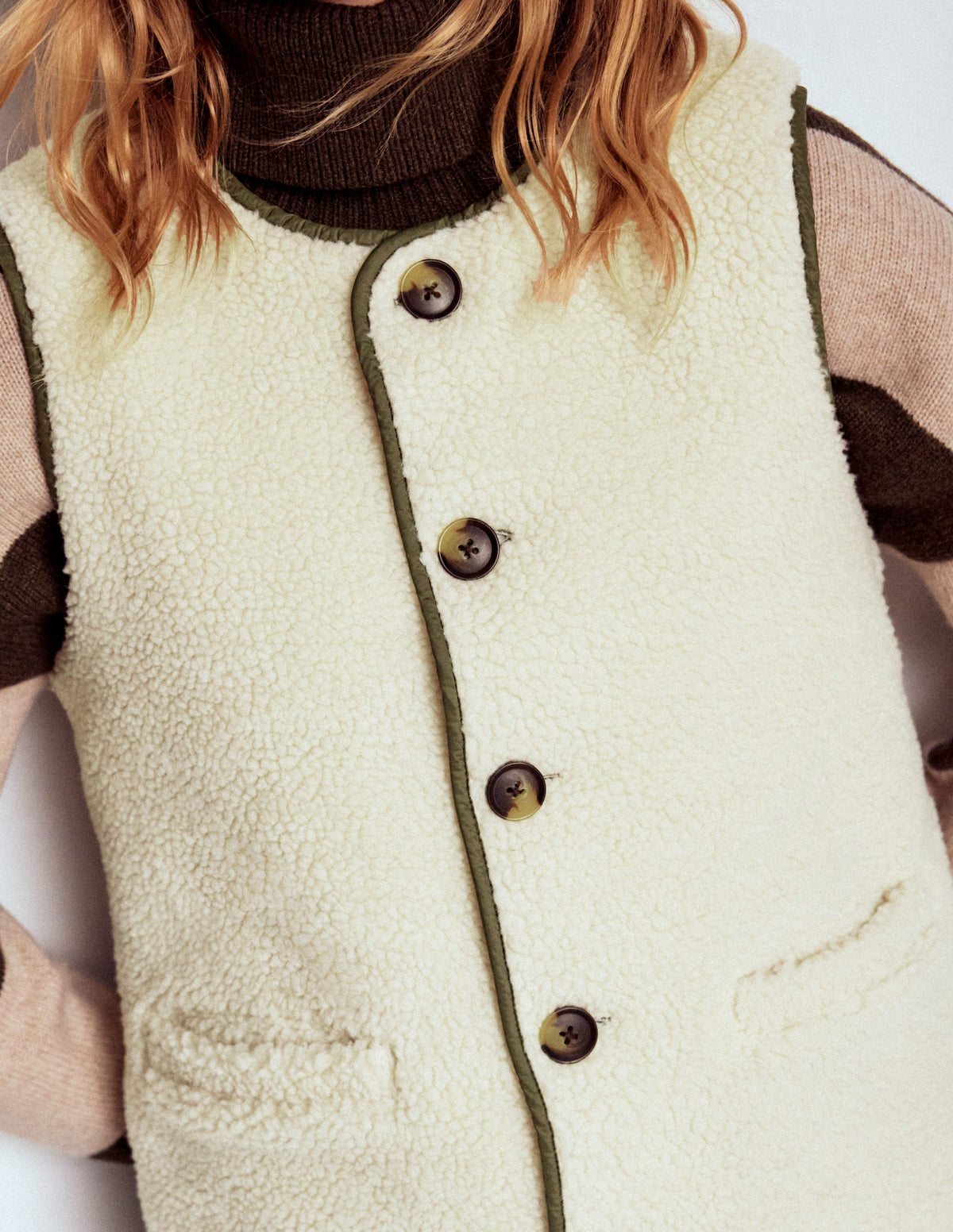 Clerkenwell Reversible Gilet-Woodland Green, Natural Borg - Image 2