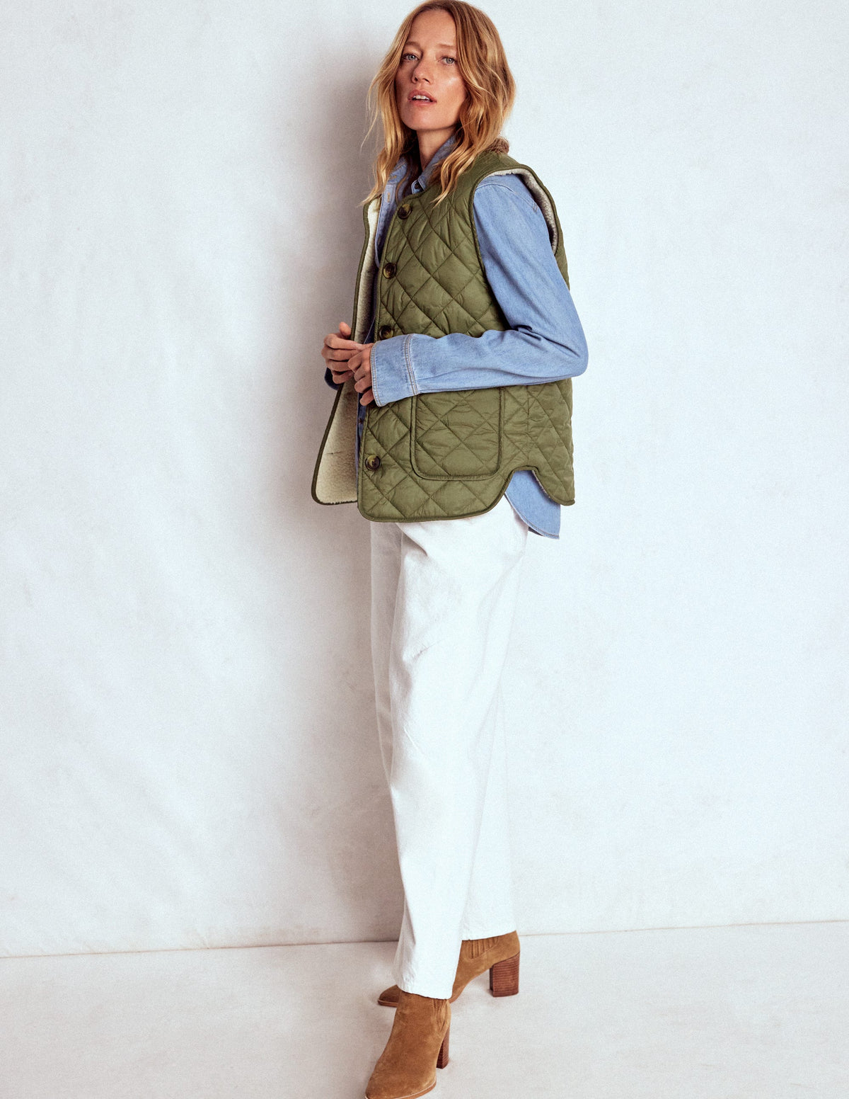 Clerkenwell Reversible Gilet-Woodland Green, Natural Borg - Image 4