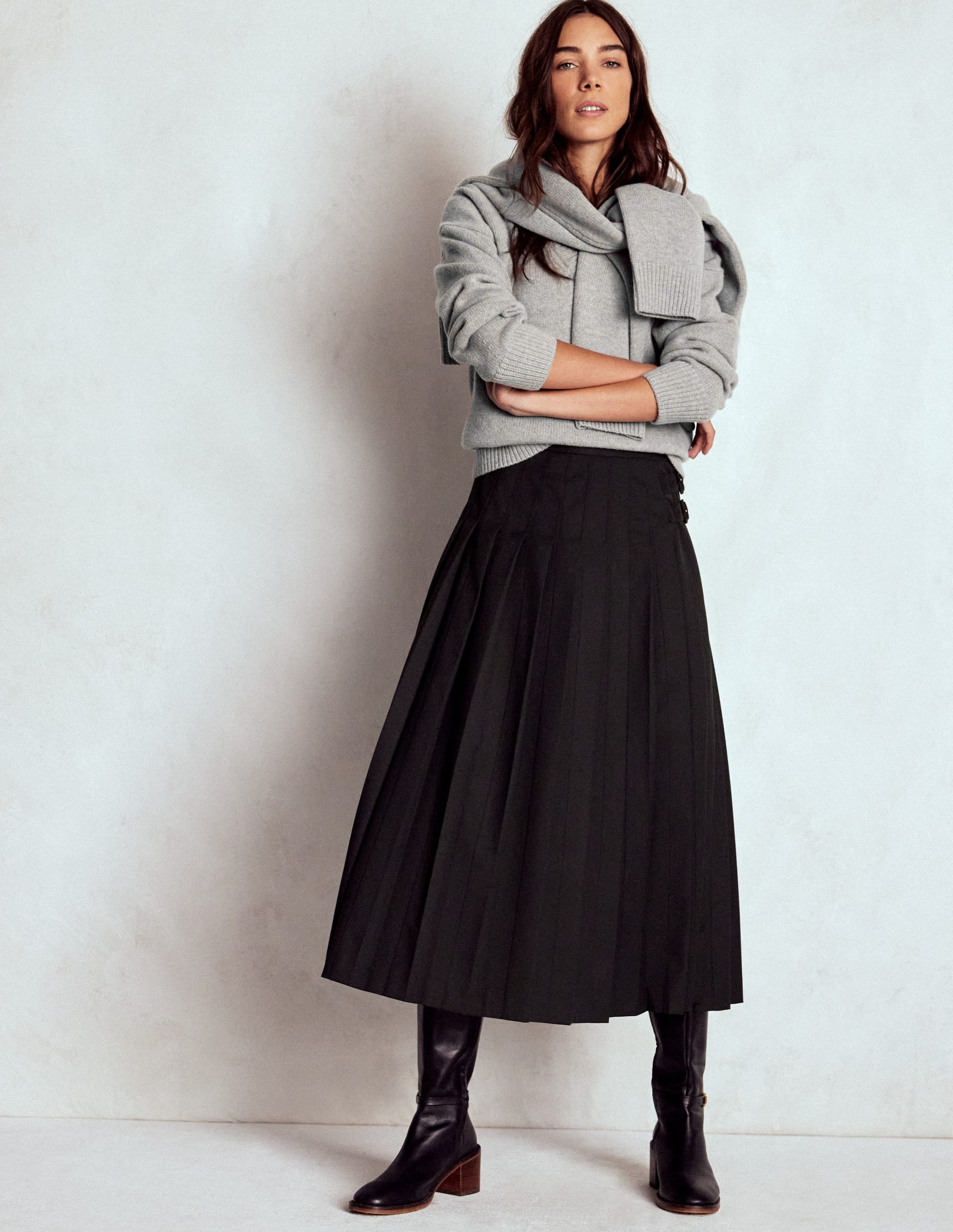 Marion Merino V-neck Sweater-March Hare - Image 1