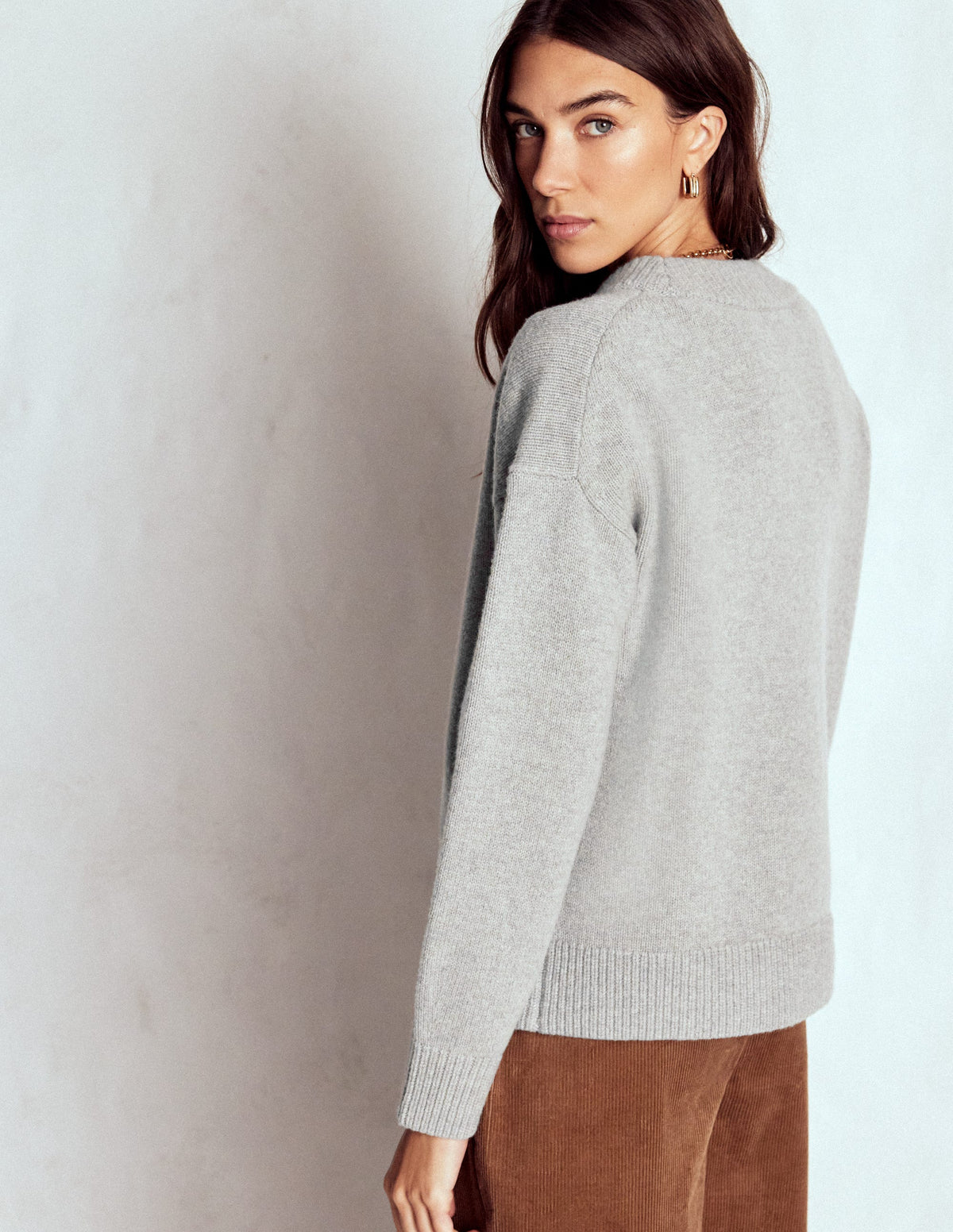 Marion Merino V-neck Sweater-March Hare - Image 3