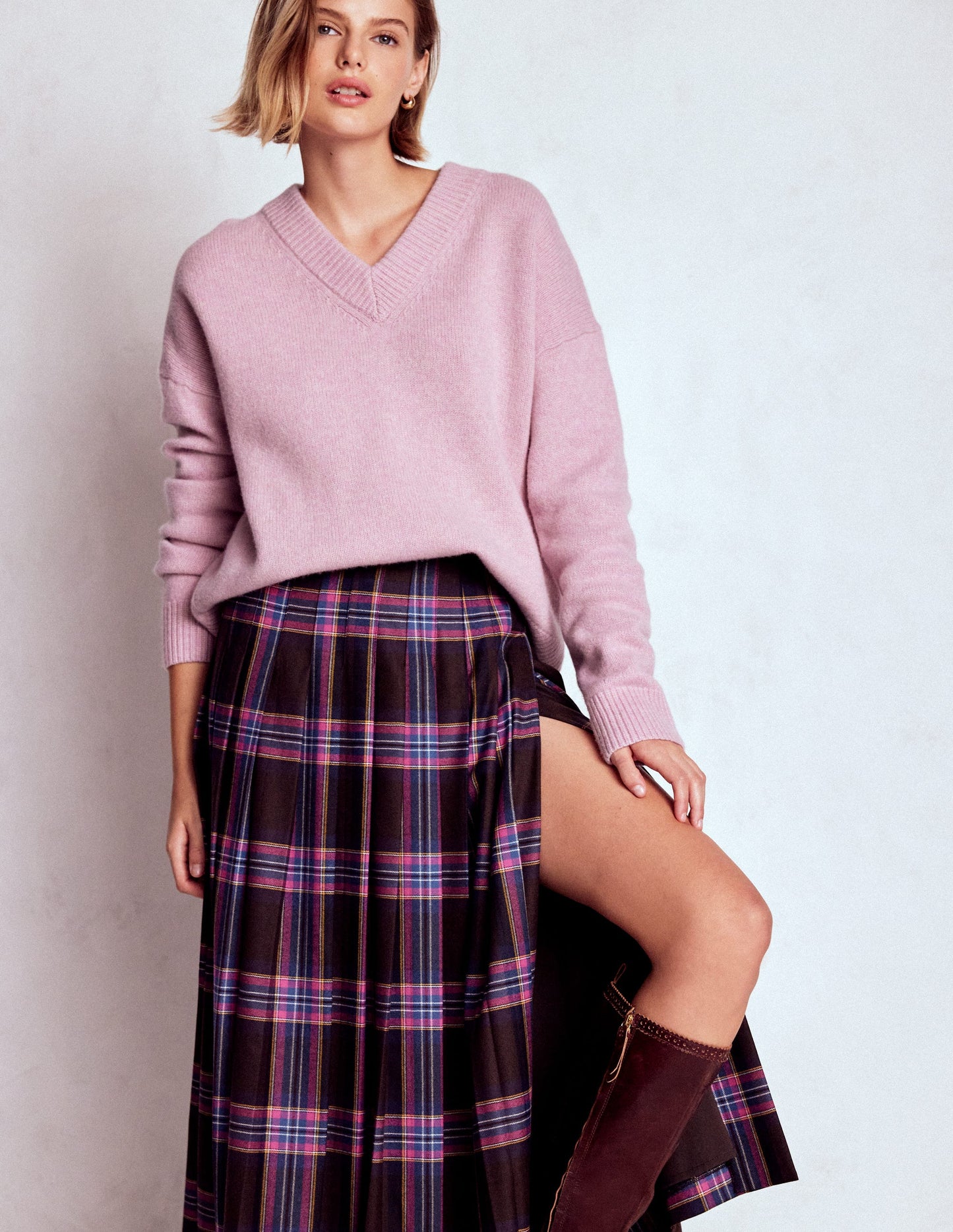 Marion Merino V-neck Sweater-Blush Pink