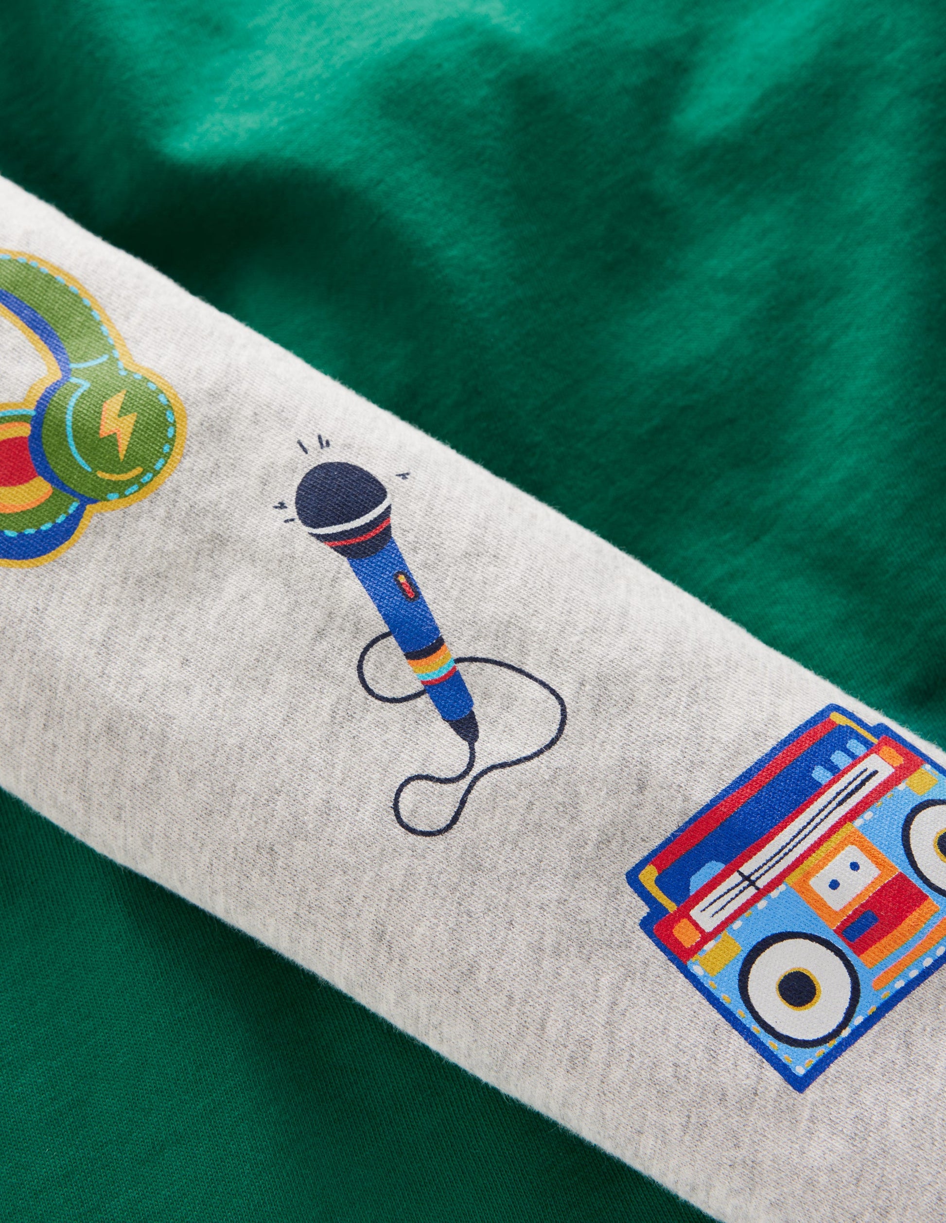 Printed Sleeve Raglan T-shirt-Green Weekend Print-3
