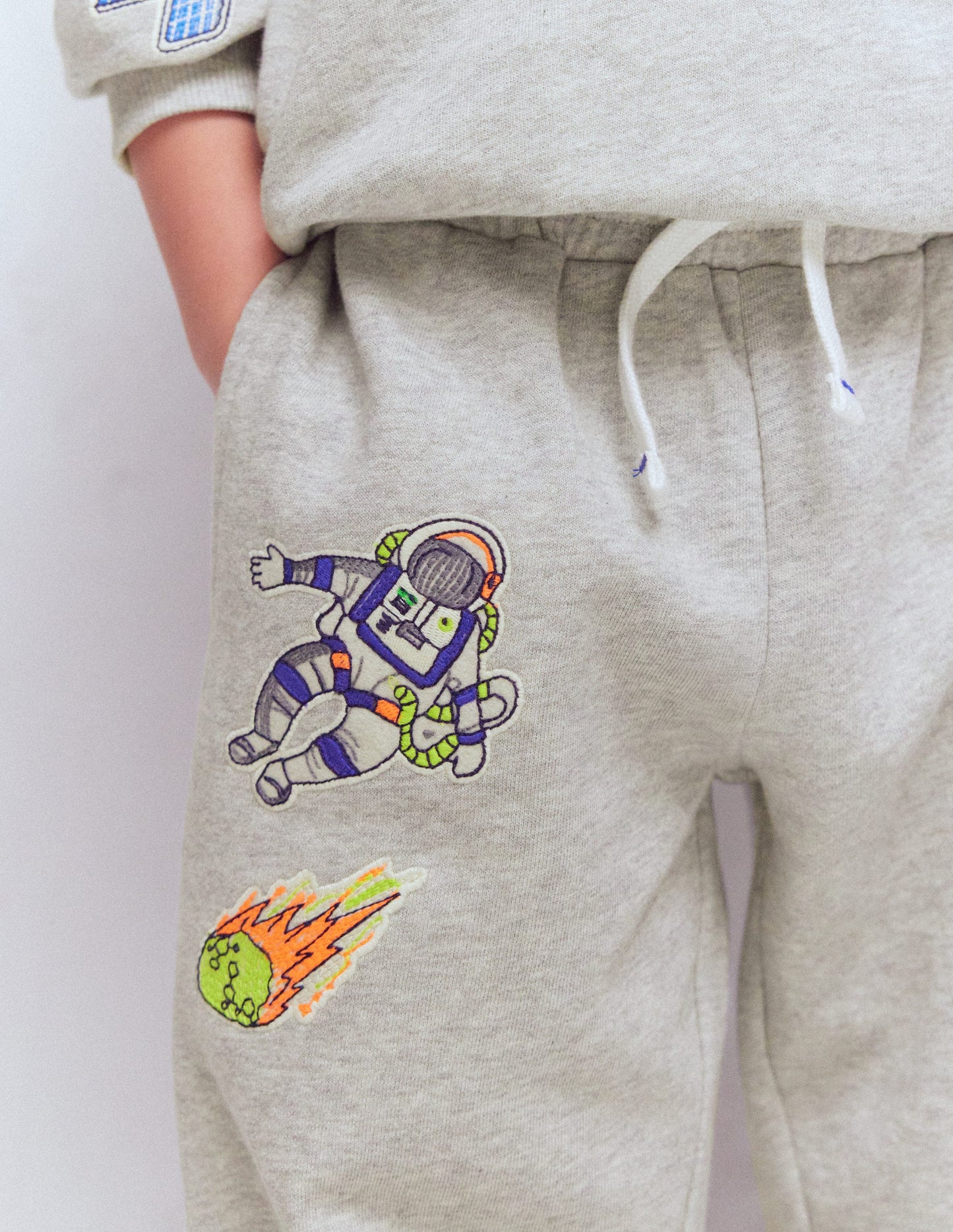 Badge Sweatpants-Grey Space