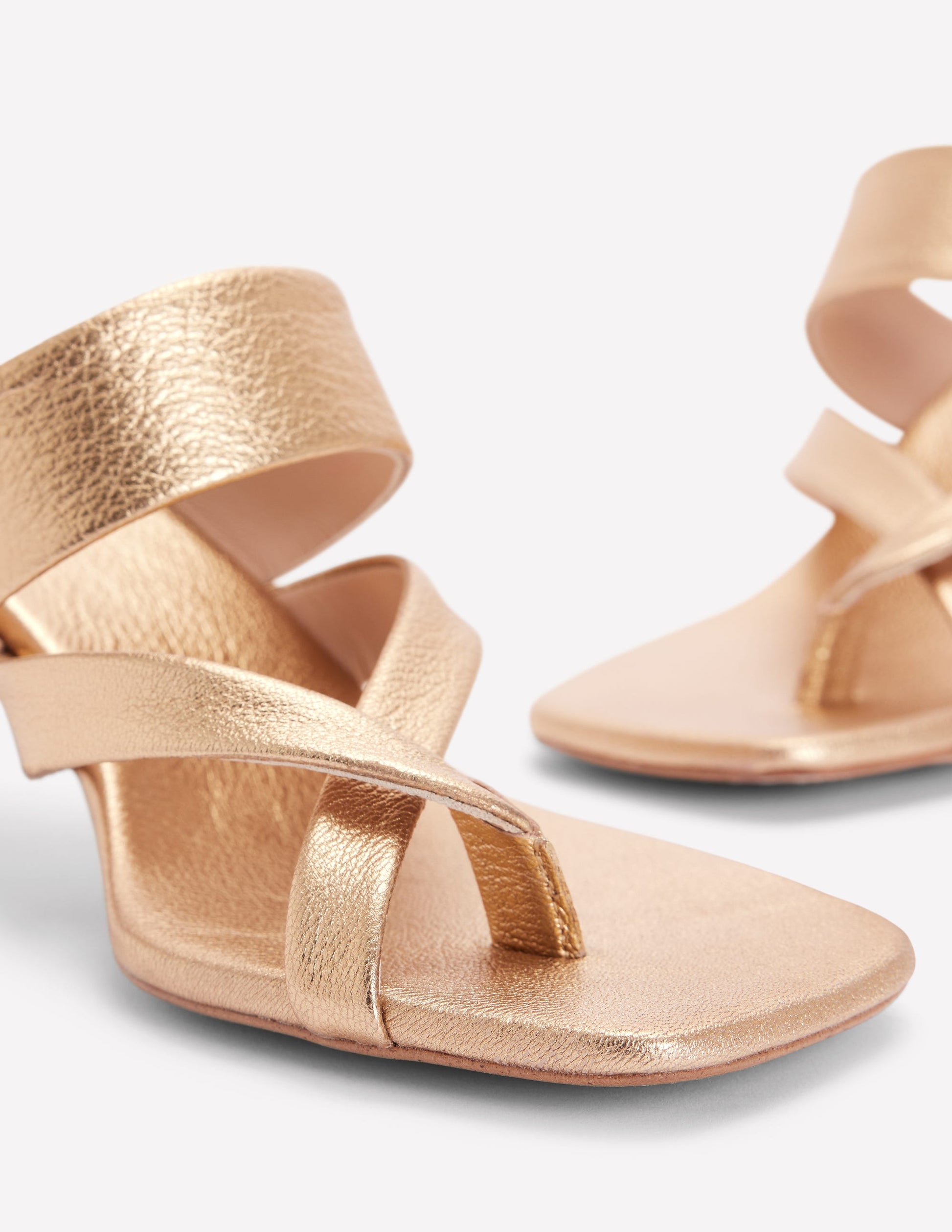 Toe Post Kitten Heels-Gold-4