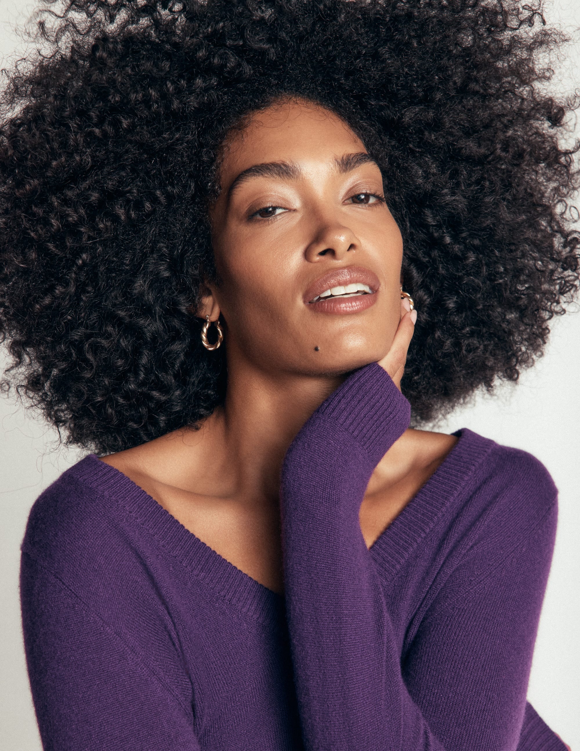 Elsie Cashmere V Neck Sweater-Deep Grape - Image 3