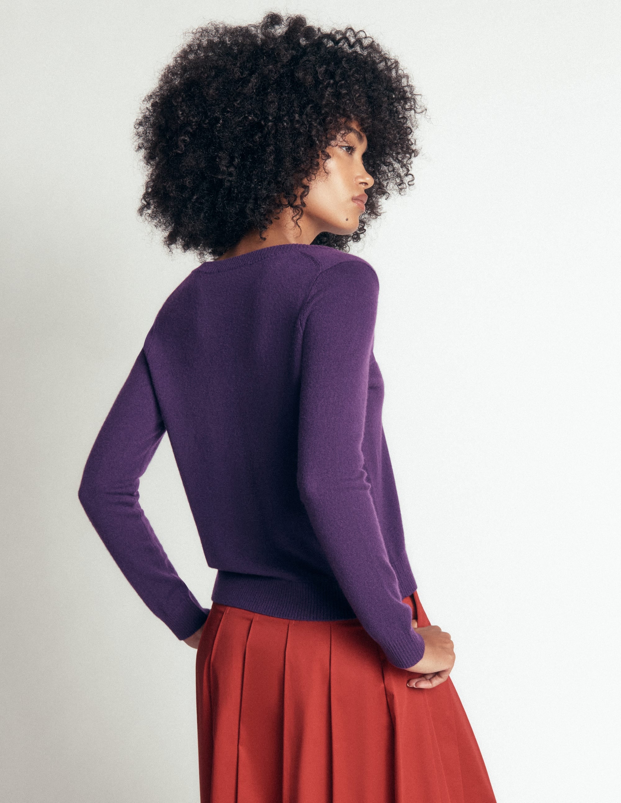 Elsie Cashmere V Neck Sweater-Deep Grape - Image 4
