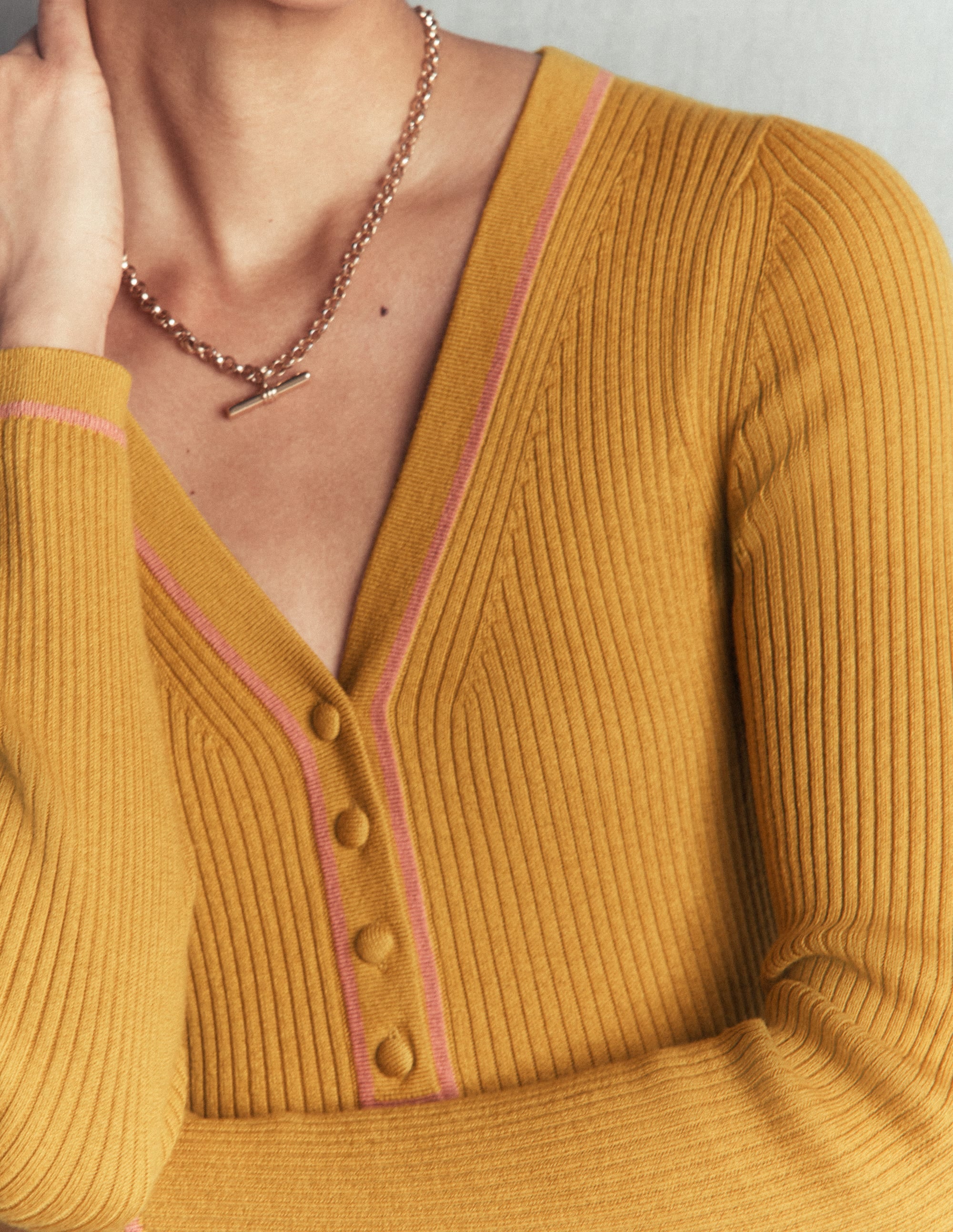 Paula Ribbed V Neck Jumper-Gold Wheat - Image 2
