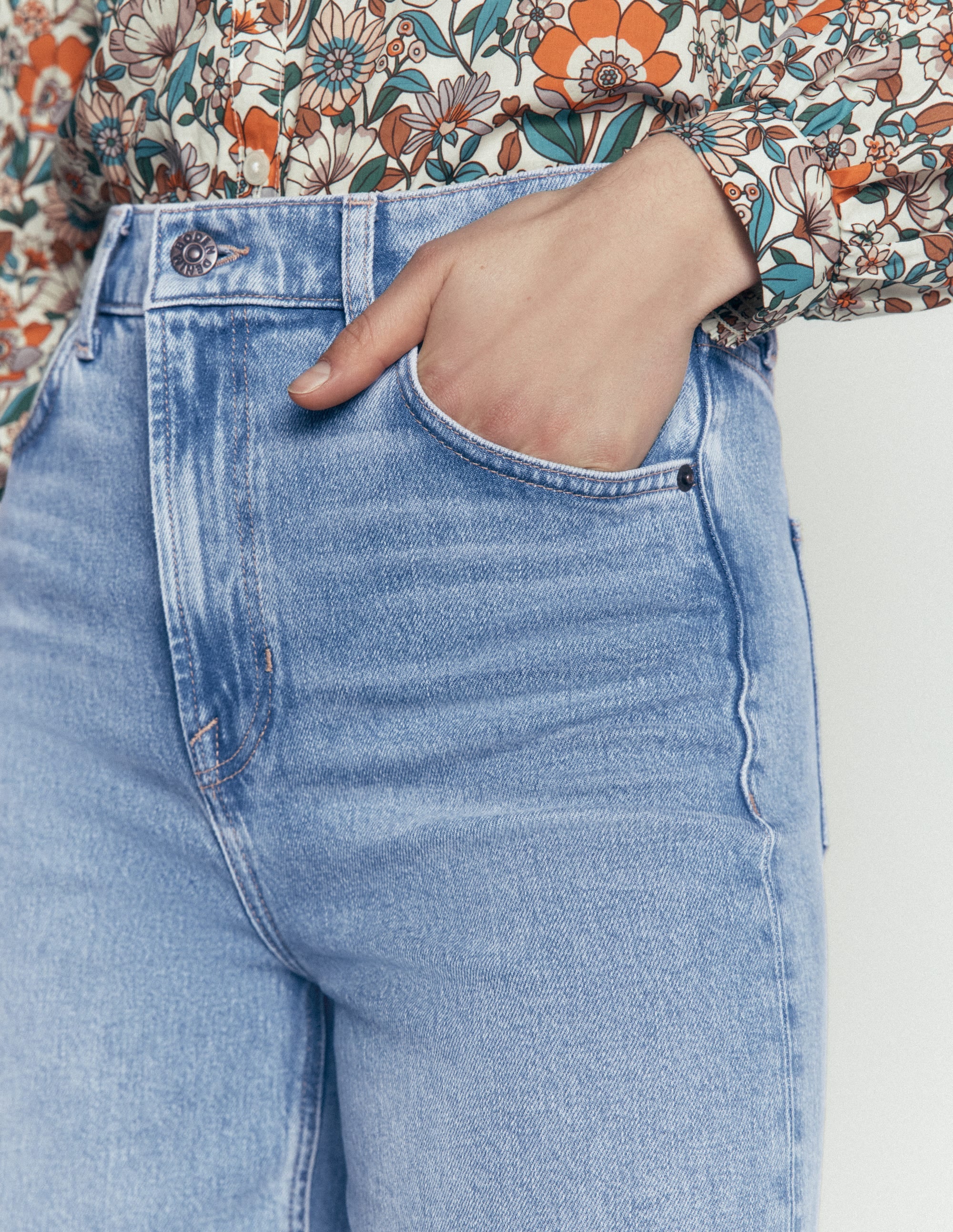 High Rise Wide Leg Jeans-Light Vintage - Image 2