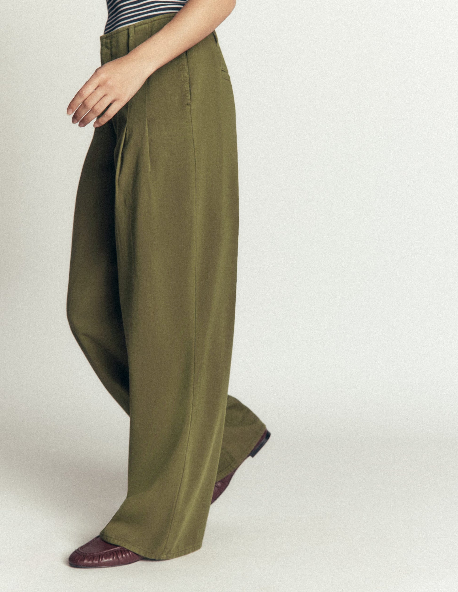Mayfair Pleat Detail Pants-Woodland Green-5