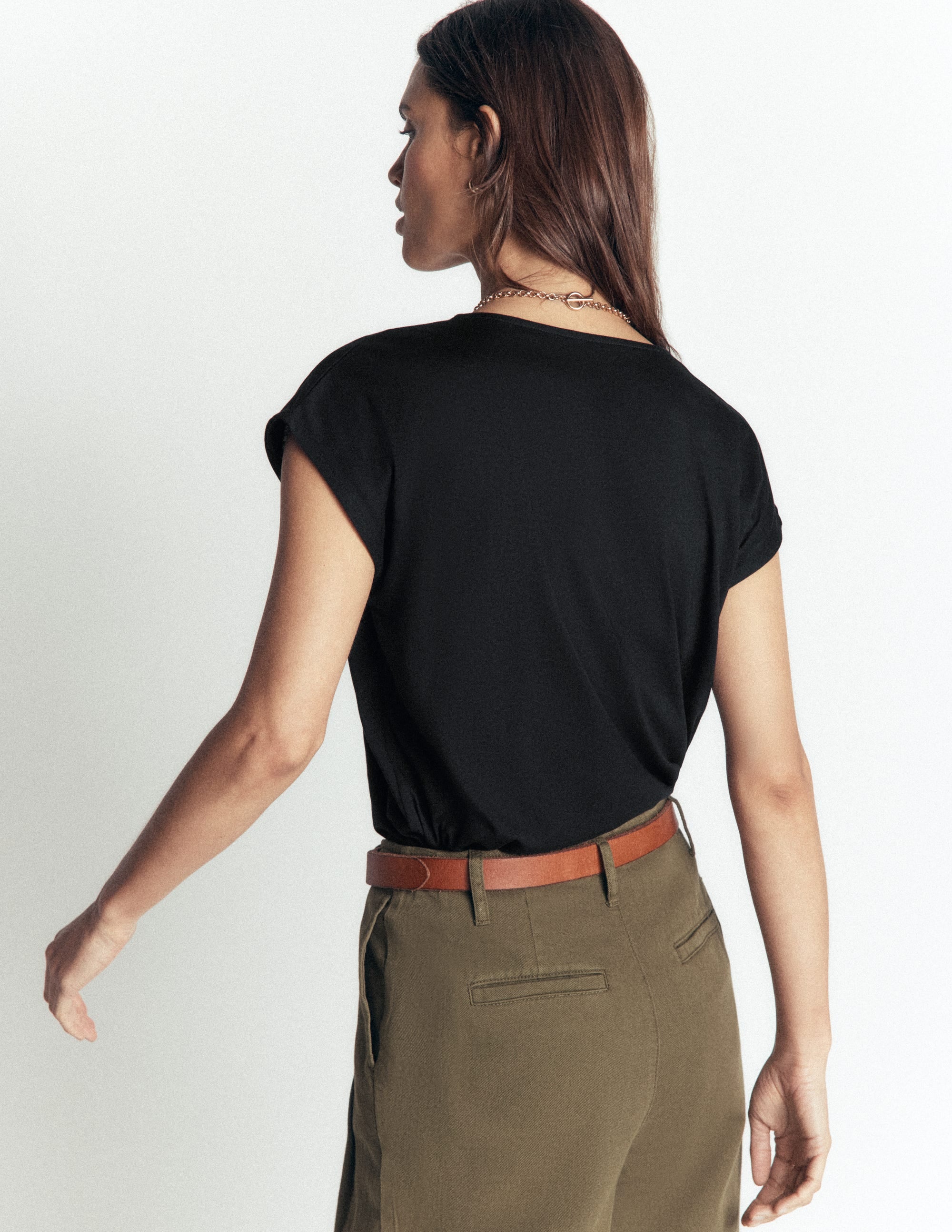 Supersoft V-neck T-shirt-Black - Image 3