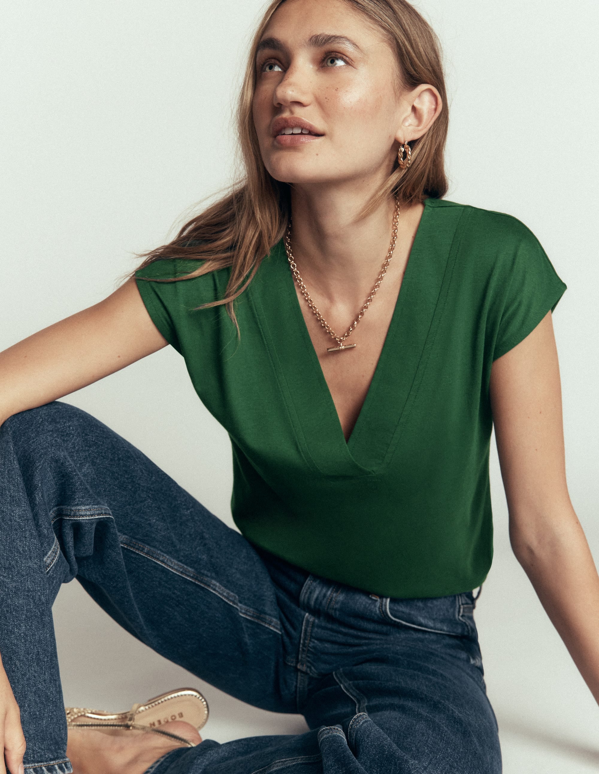 Supersoft V-neck T-shirt-Hunter Green - Image 1