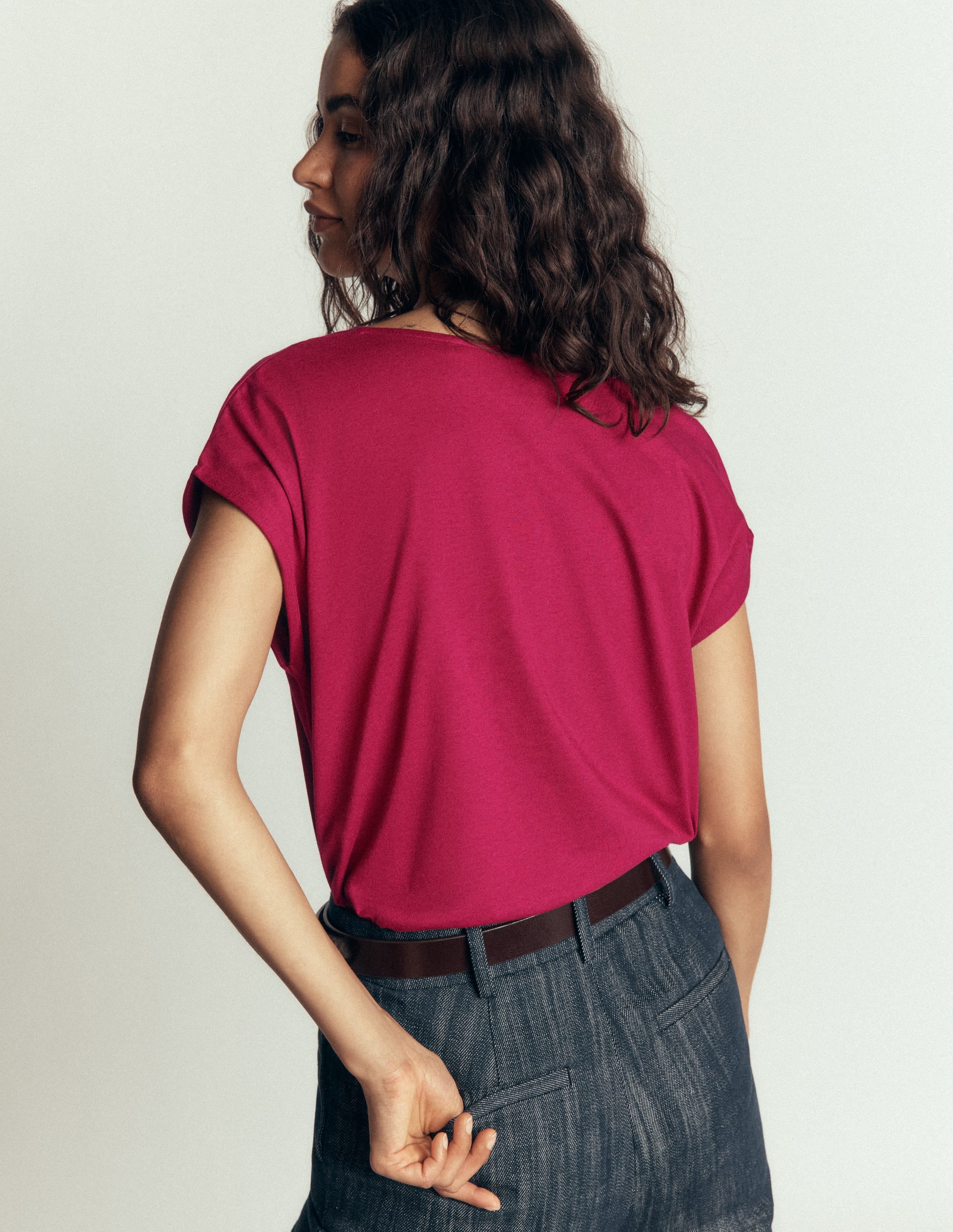 Supersoft V-neck T-shirt-Beet Red - Image 3