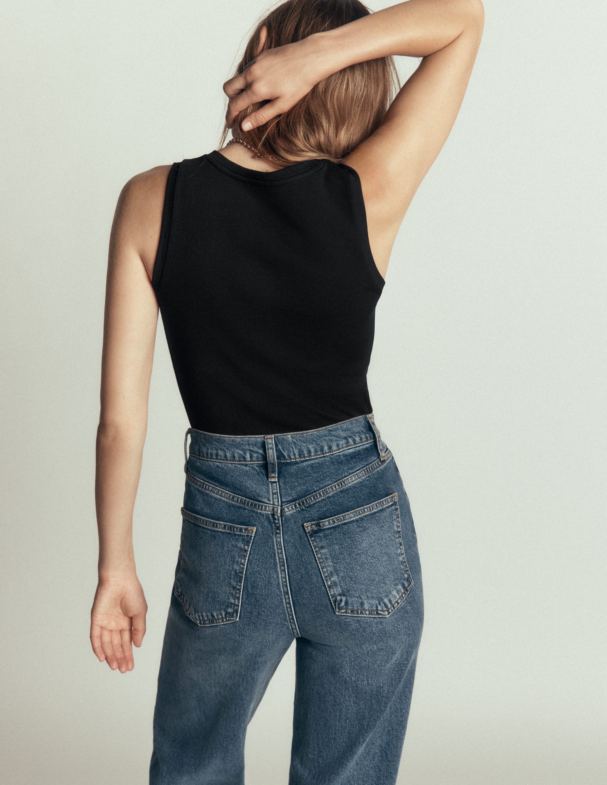 Essential V Neck Vest-Black-3