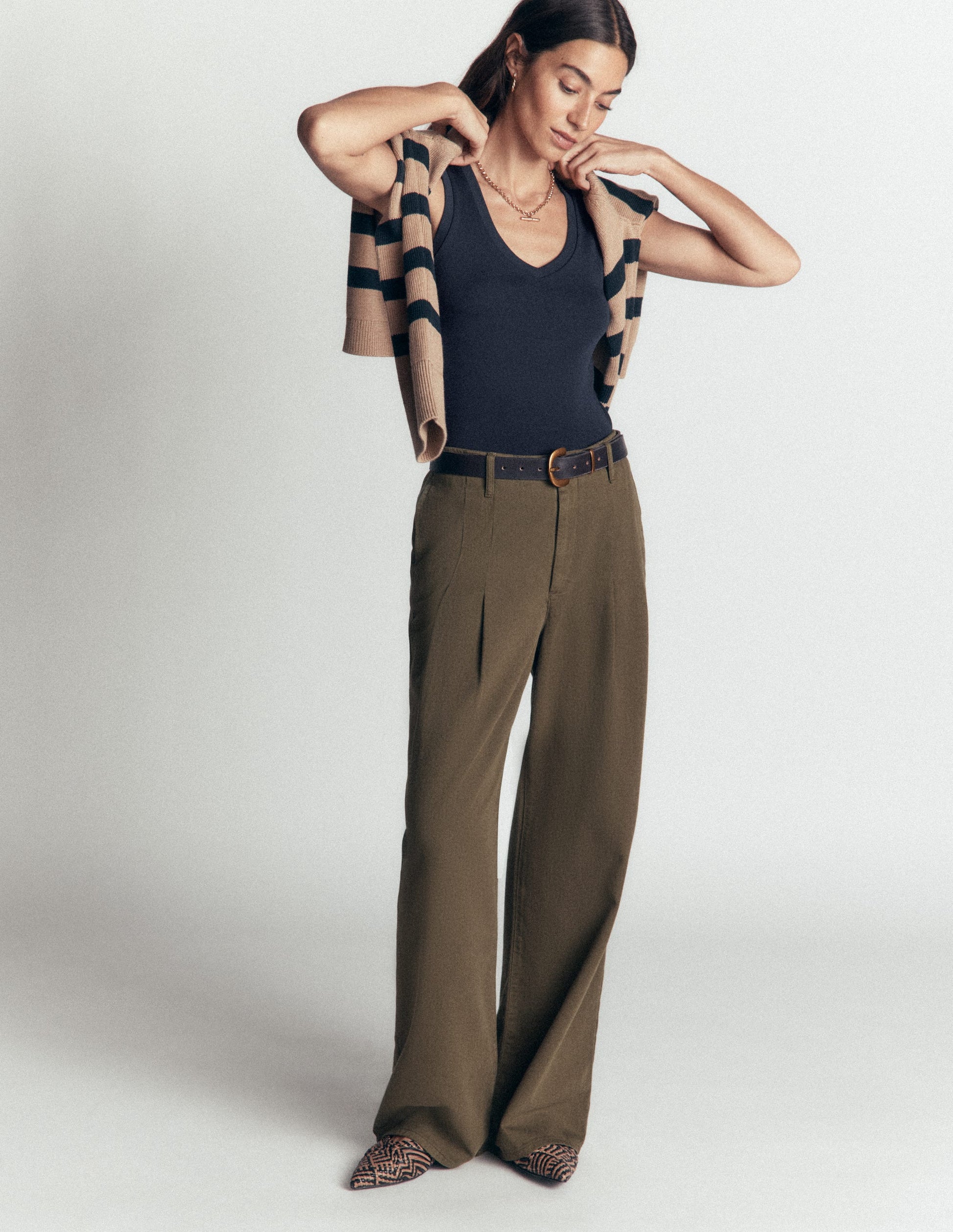 Essential V Neck Vest-Navy-4