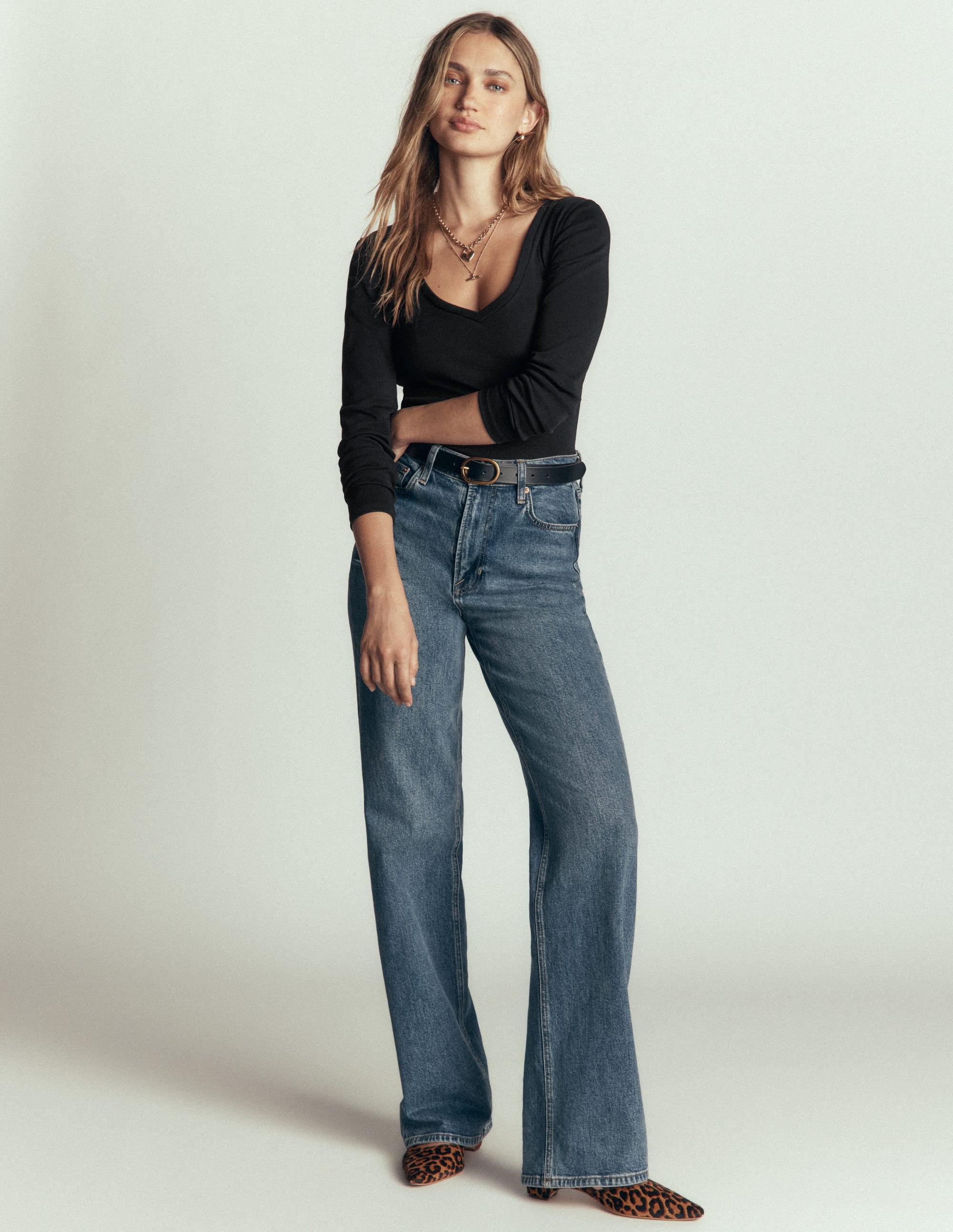 Annie Essential V Neck Top-Black - Image 4