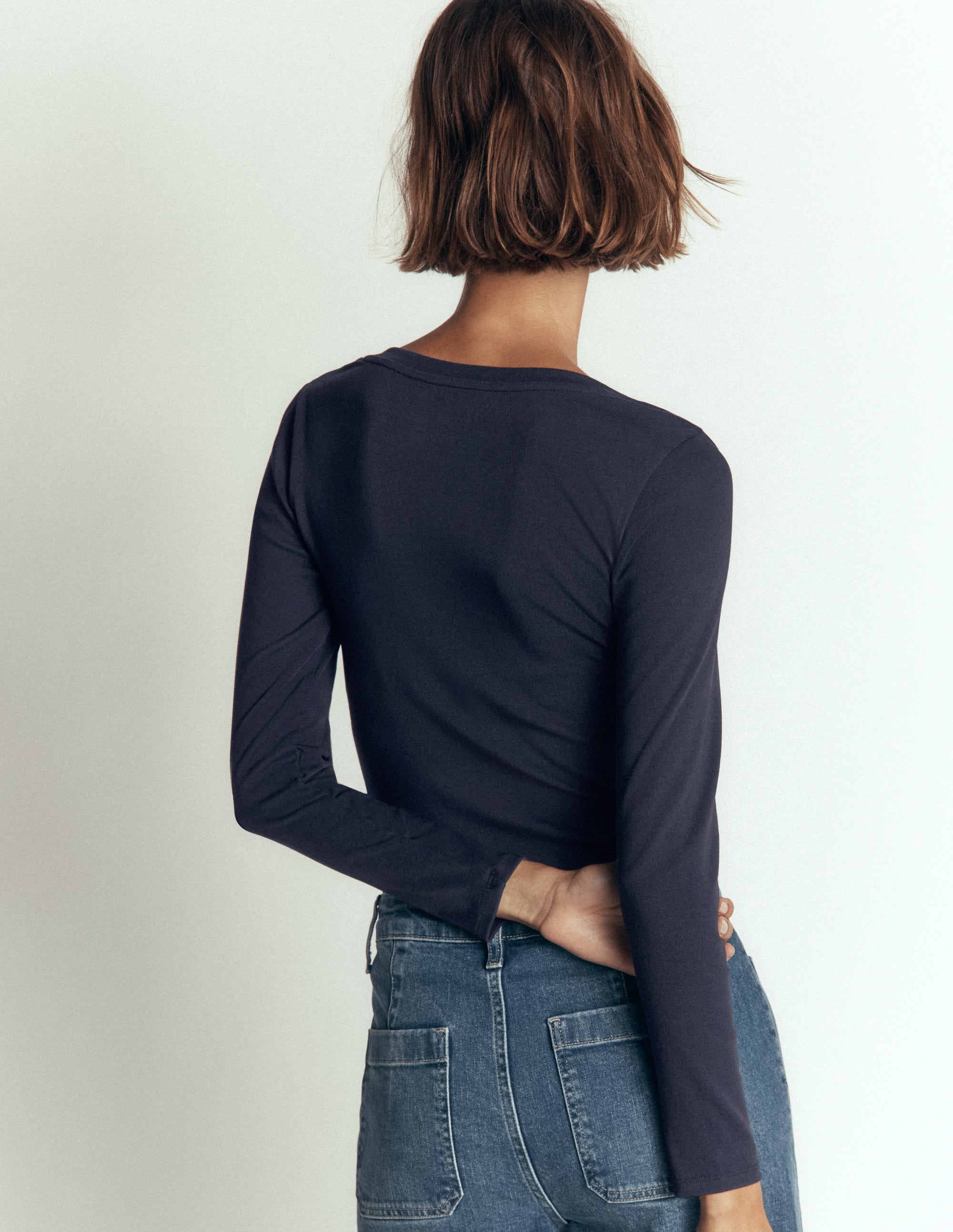 Annie Essential V Neck Top-Navy - Image 3