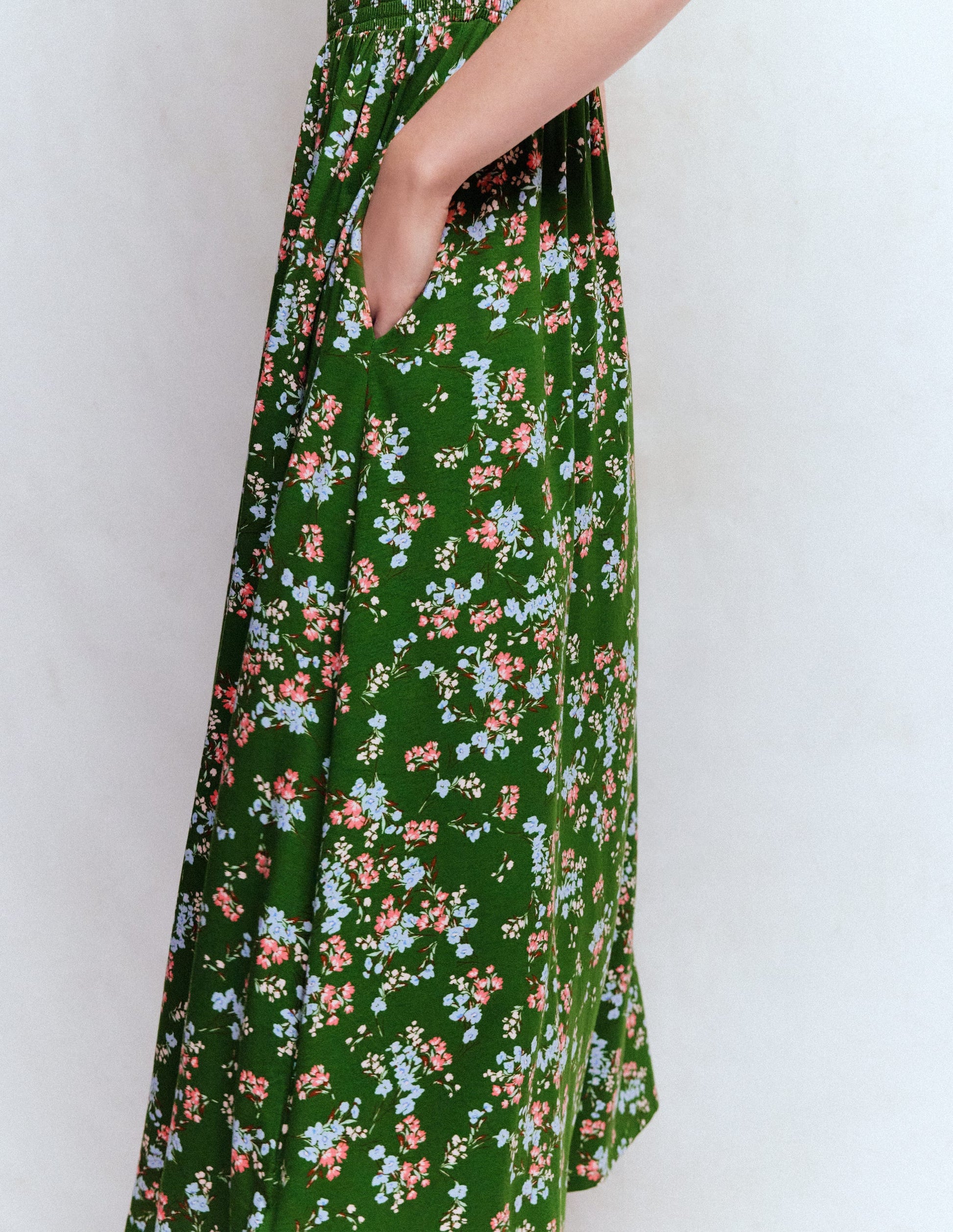 Boden Women's Smocked Jersey Midi Dress in Green | Size 6 Boden Women's Smocked Jersey Midi Dress in Green | Size 6