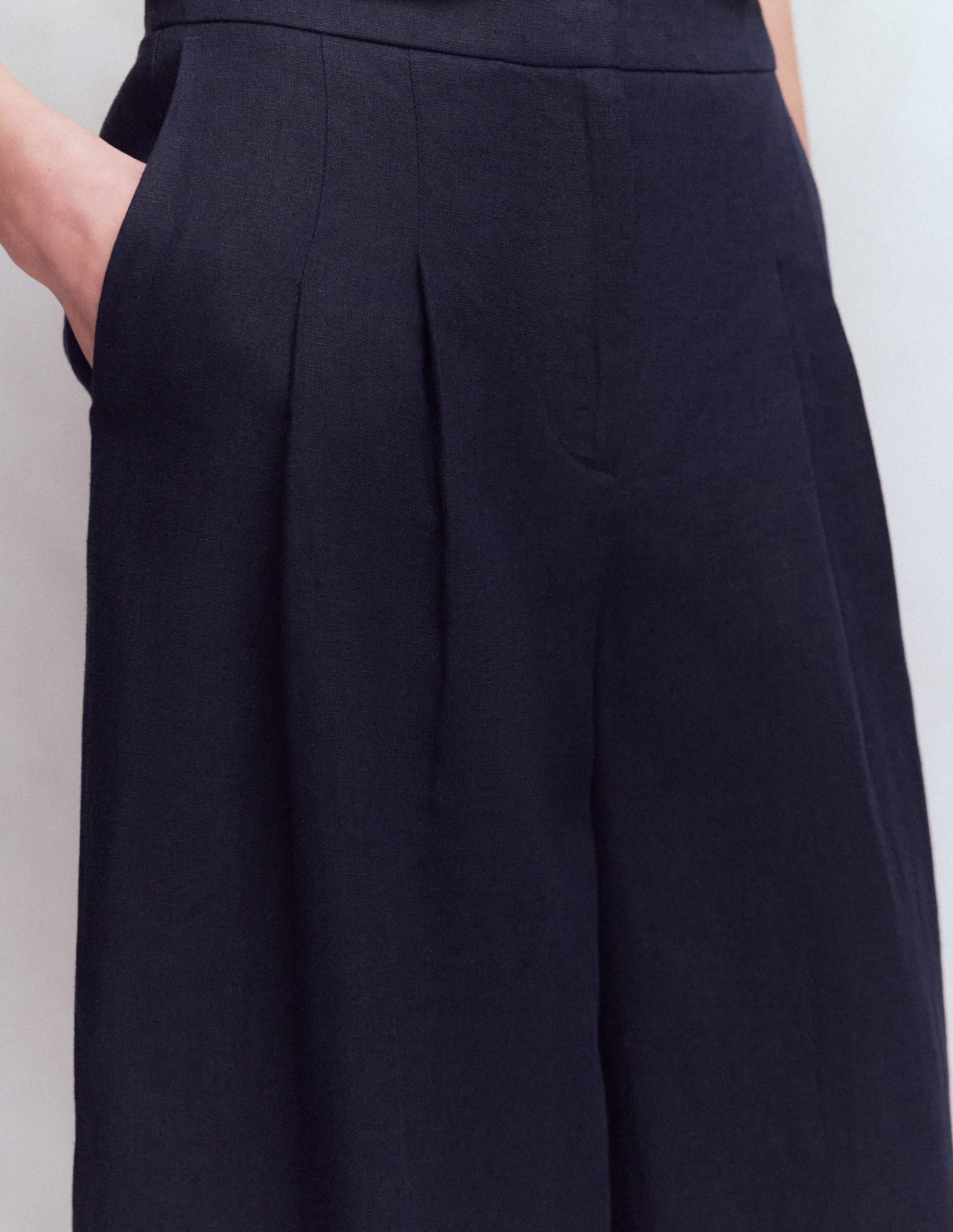 Pleated Linen Culotte-Navy - Image 2