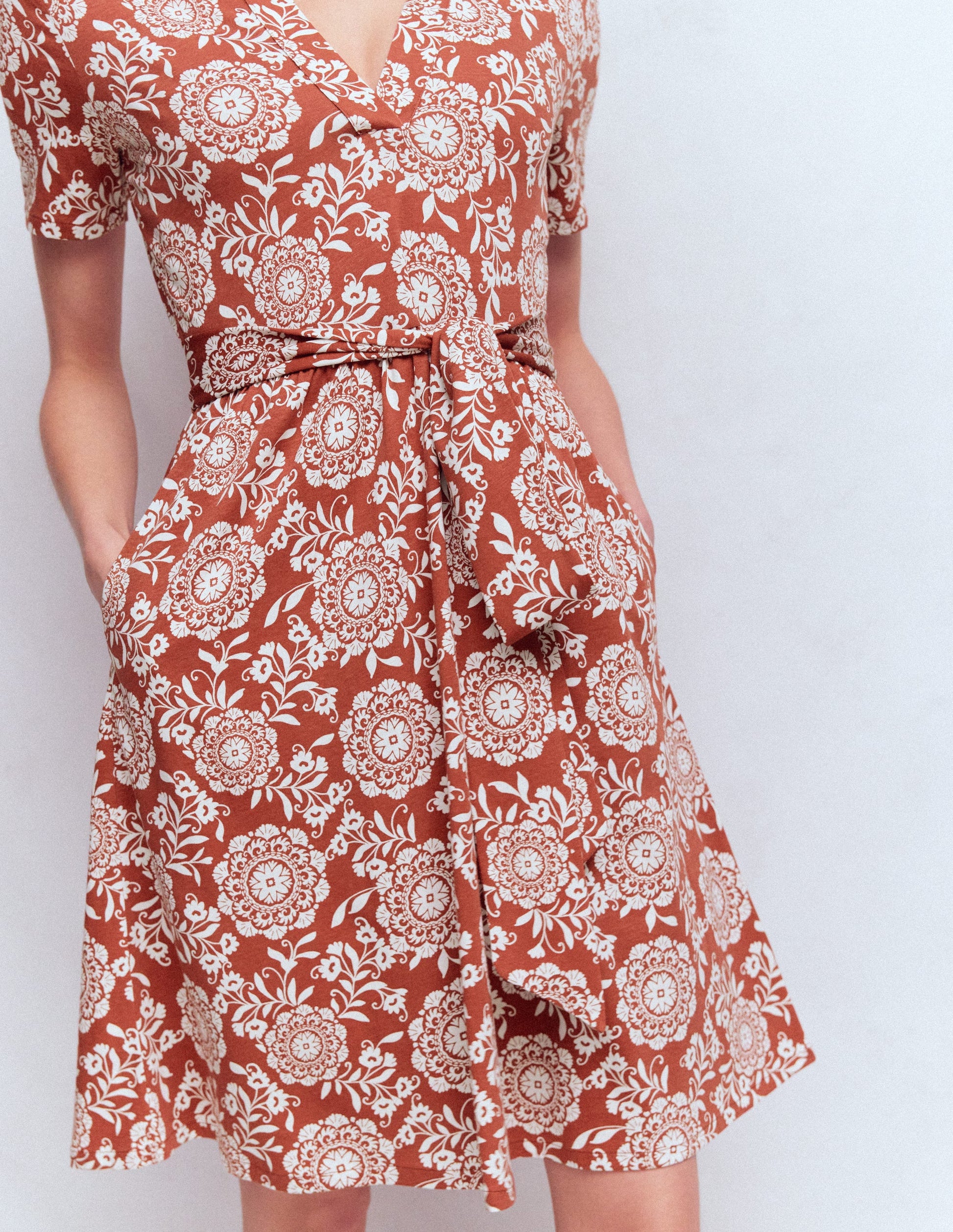 Boden Women's Daisy Flippy Jersey Dress in Brown | Size 6 Boden Women's Daisy Flippy Jersey Dress in Brown | Size 6