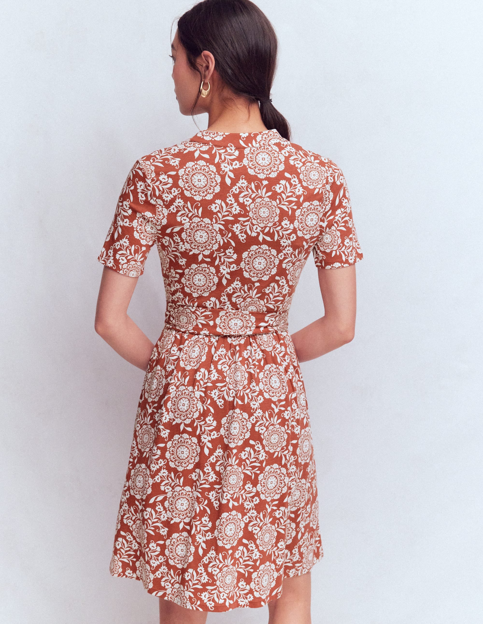 Daisy Flippy Jersey Dress-Brown, Decorative Blossom - Image 3