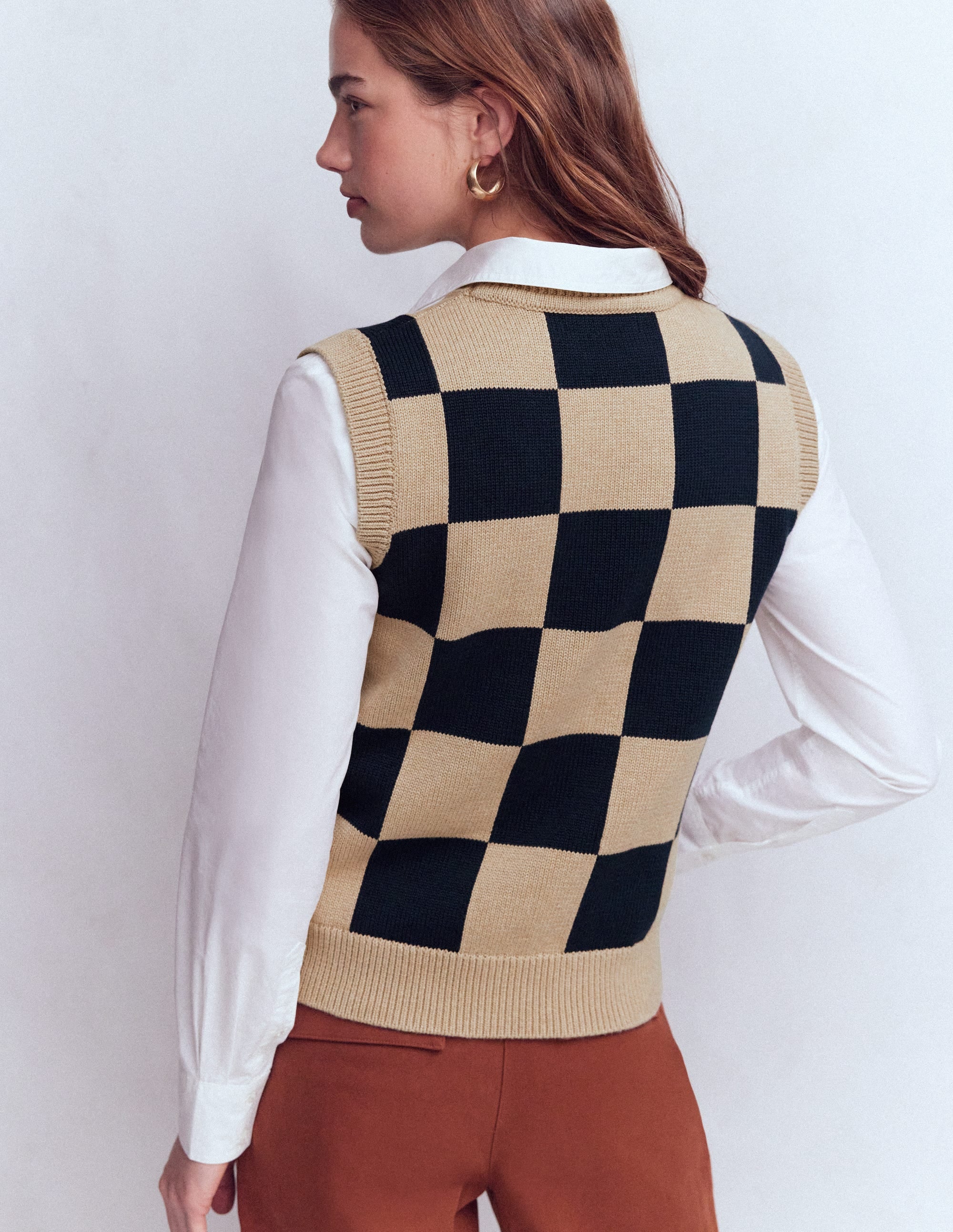 YOKE ヨーク Printed Cotton Crewneck Vest Lucy Cotton Vest - Camel / Navy Check | Boden USA