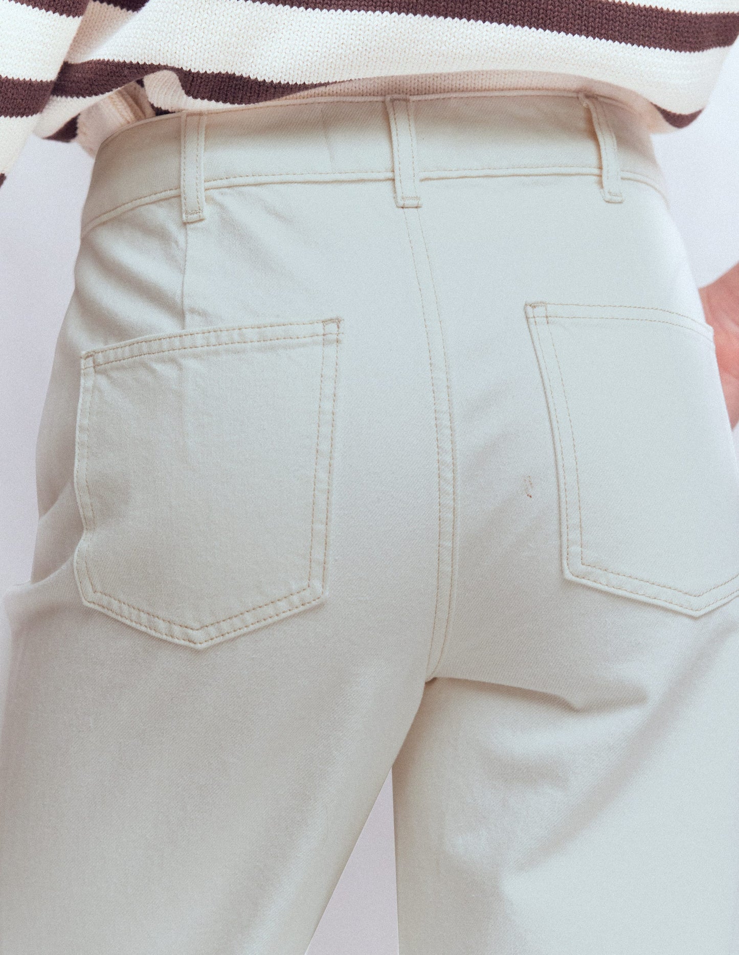 Exposed Button Straight Jeans-Ecru