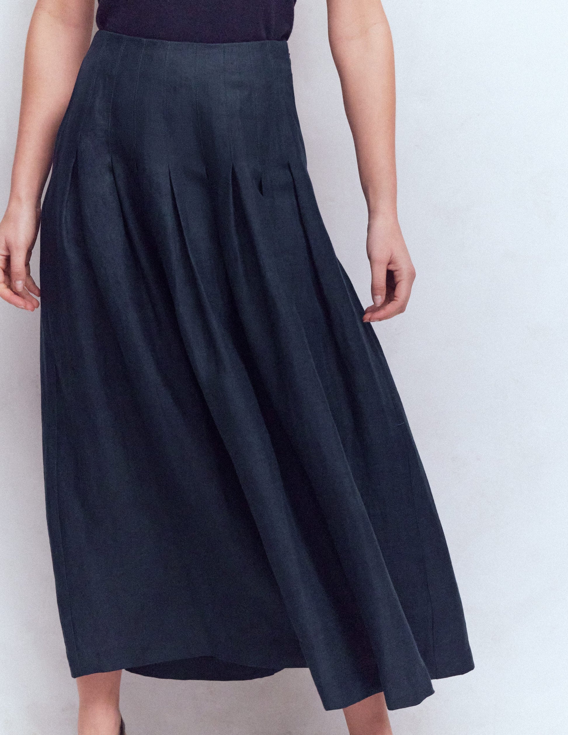 Valentina linen Skirt-Navy-4