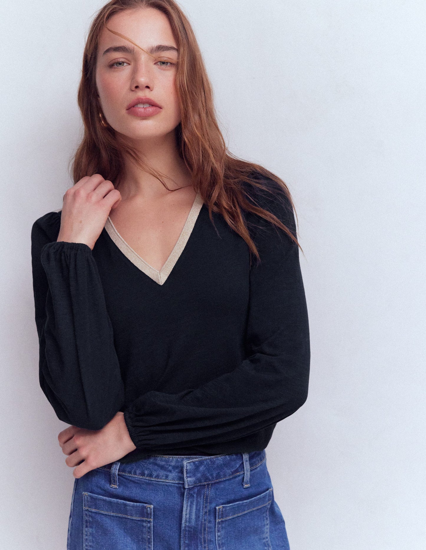 Metallic Trim V-neck Top-Navy