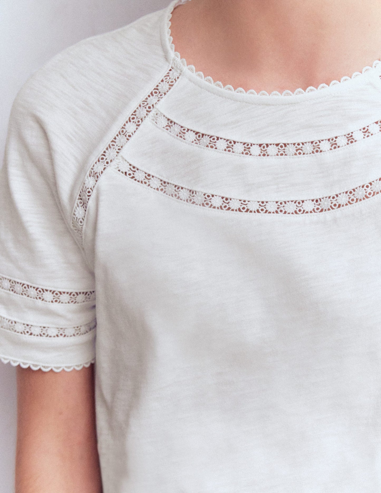 Poppy Trim Crew T-shirt-White