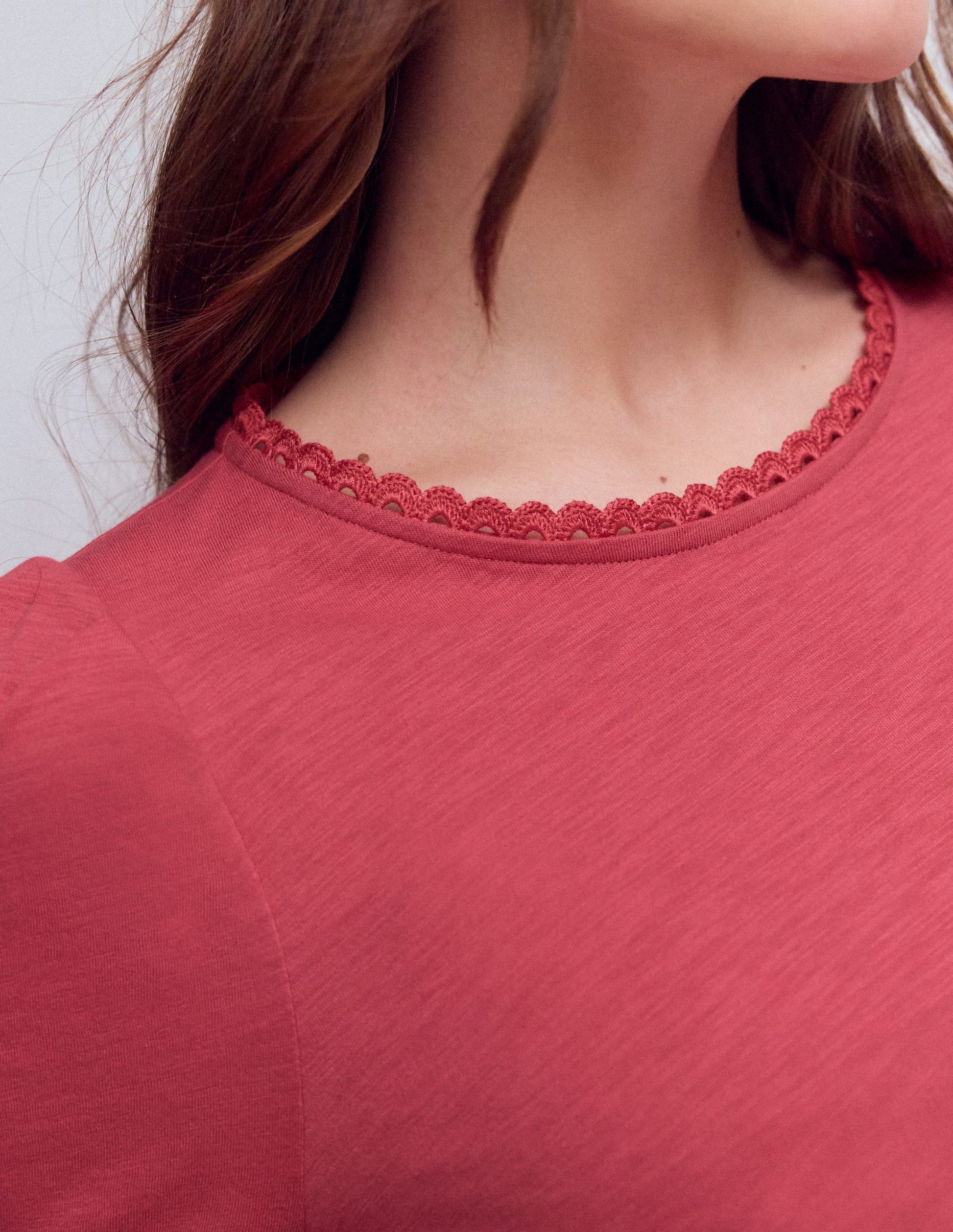 Ali Trim T-shirt-Hollyberry-2