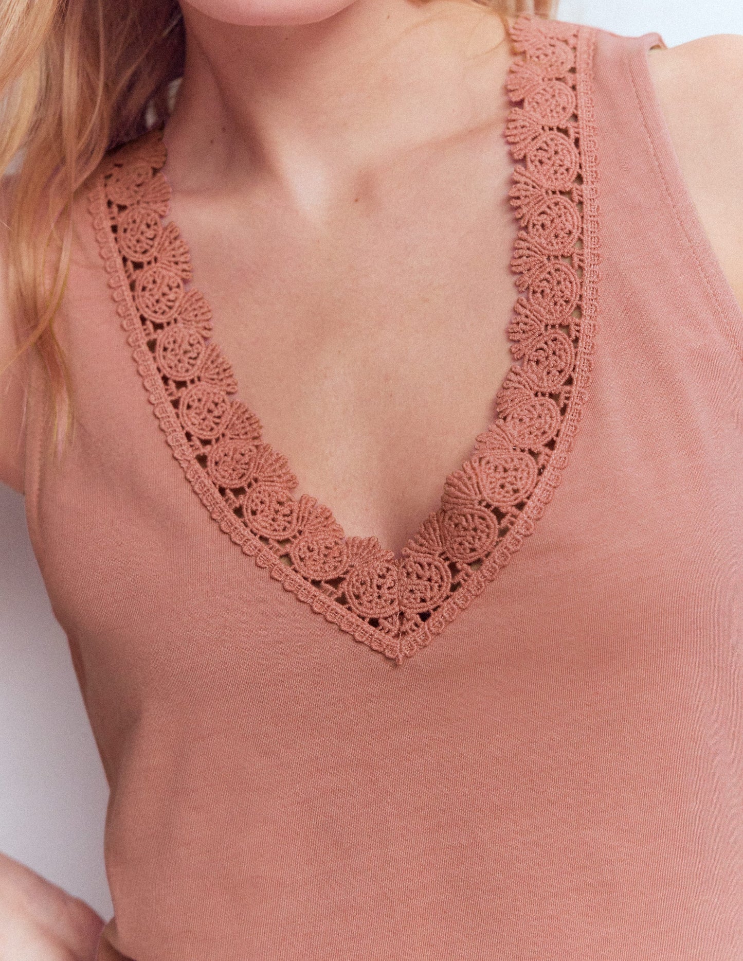 Flora Lace Trim Supersoft Vest-Vintage Rose