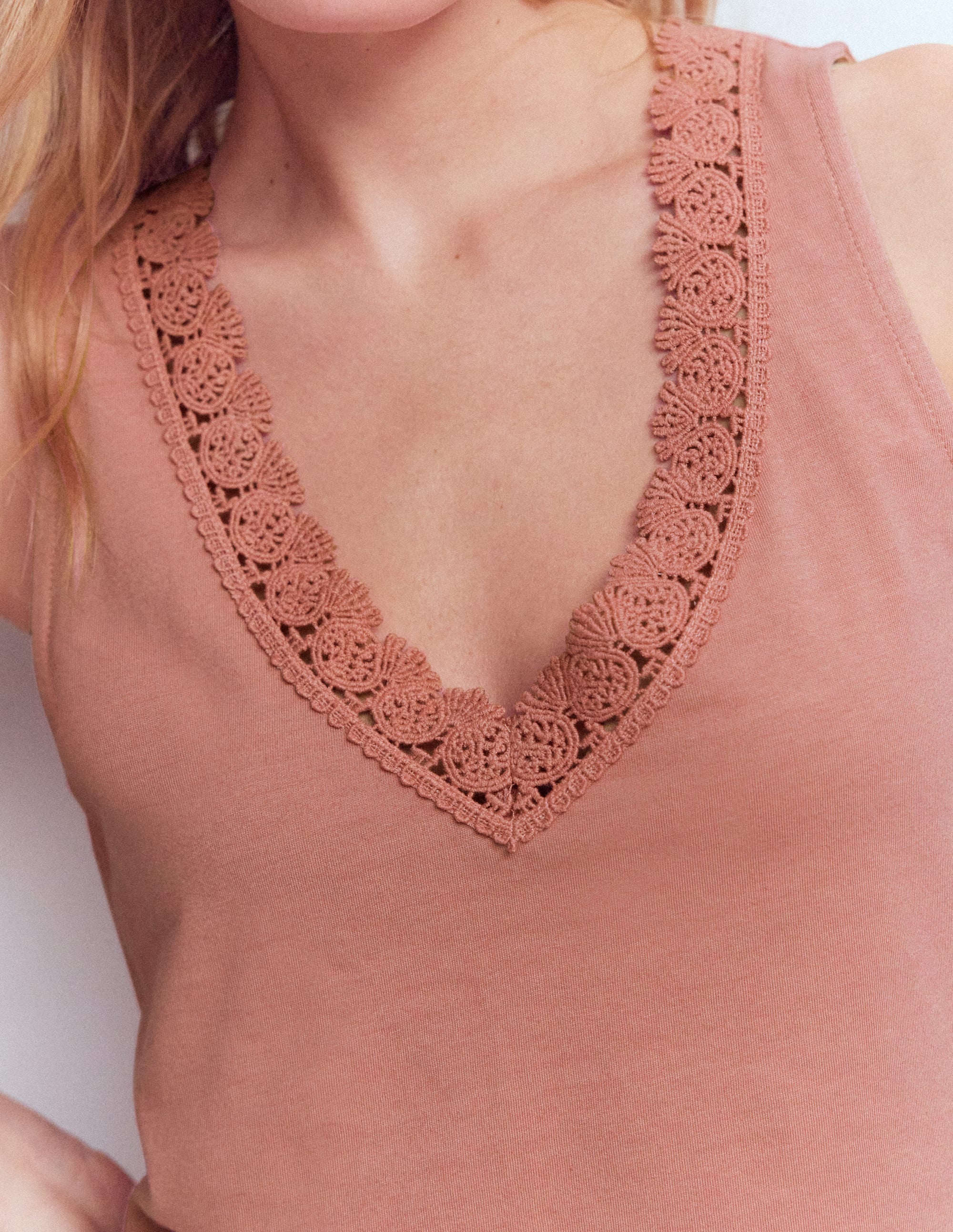 Supersoft V Neck Trim Vest-Vintage Rose - Image 2