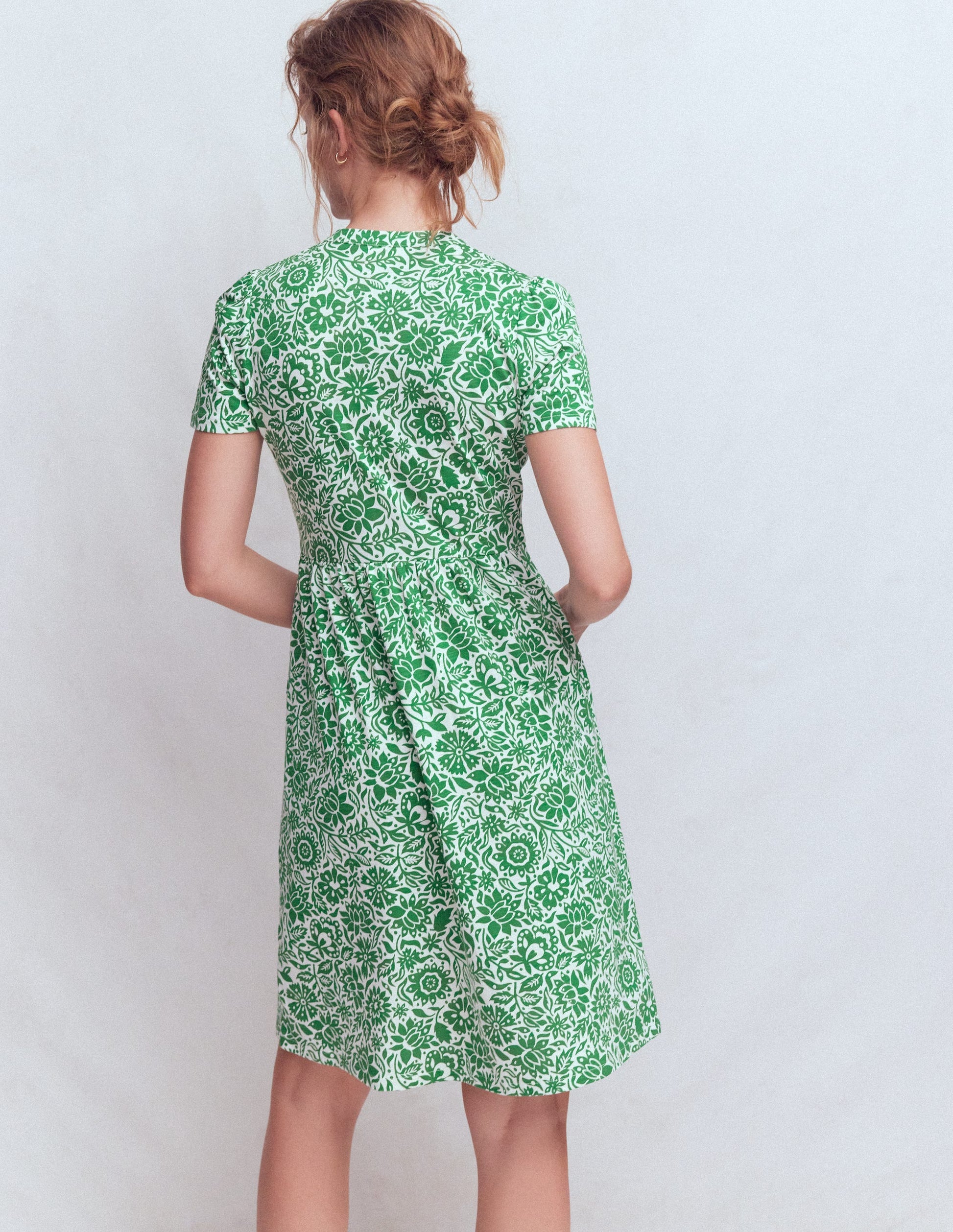 Naomi Short Jersey Dress-Fresh Green, Meadow Scatter-3