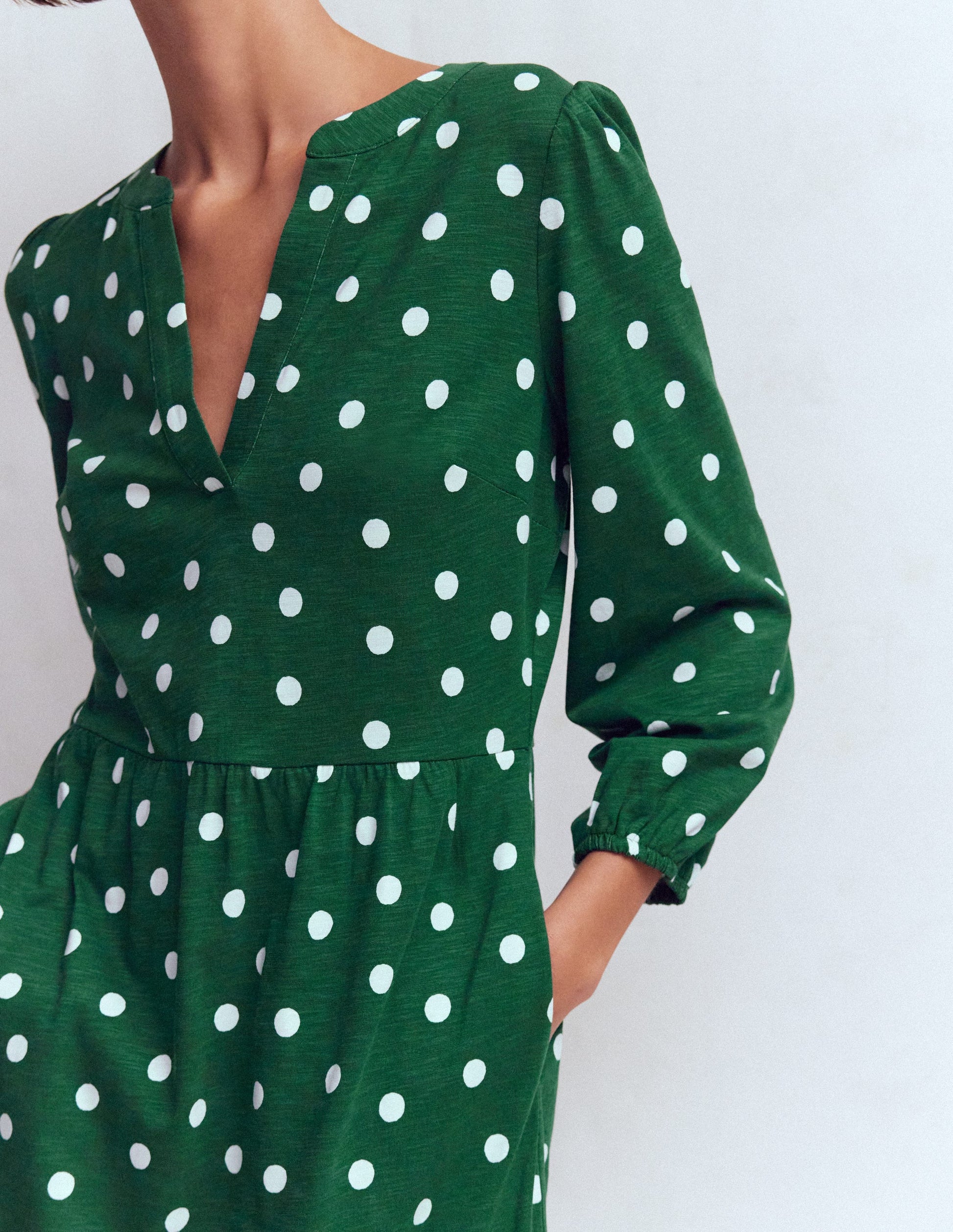 Boden Women's Cathy Notch Neck Jersey Dress in Green | Size 10 Boden Women's Cathy Notch Neck Jersey Dress in Green | Size 10