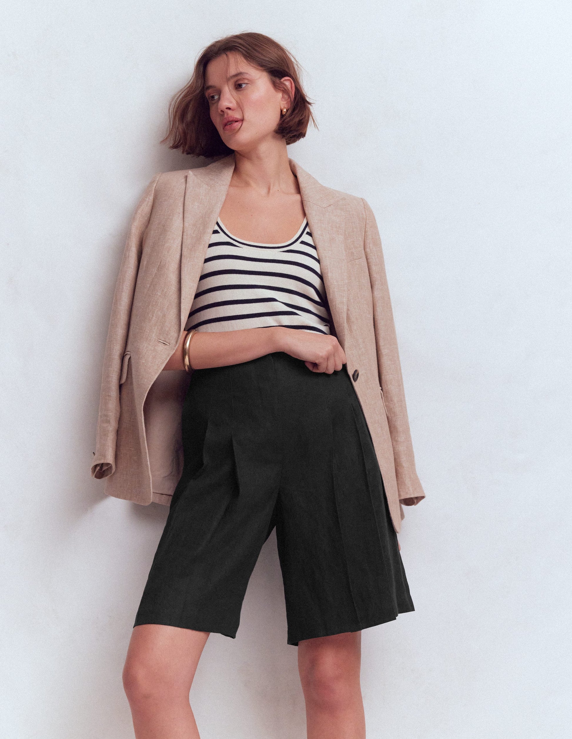 Highbury Pleated Linen Shorts-Black-1